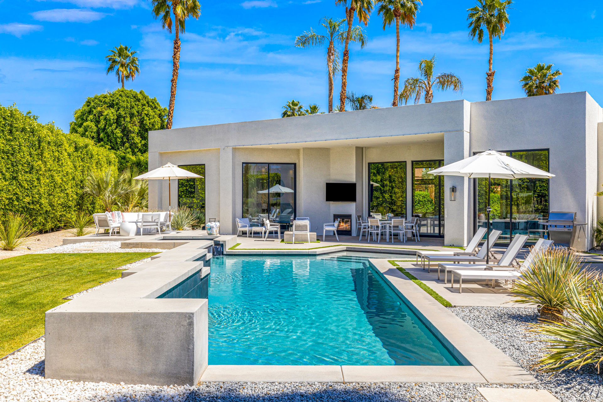 Silver Sun Stunning 4 Bedroom Estate on 1/3 Acre | Photo 9