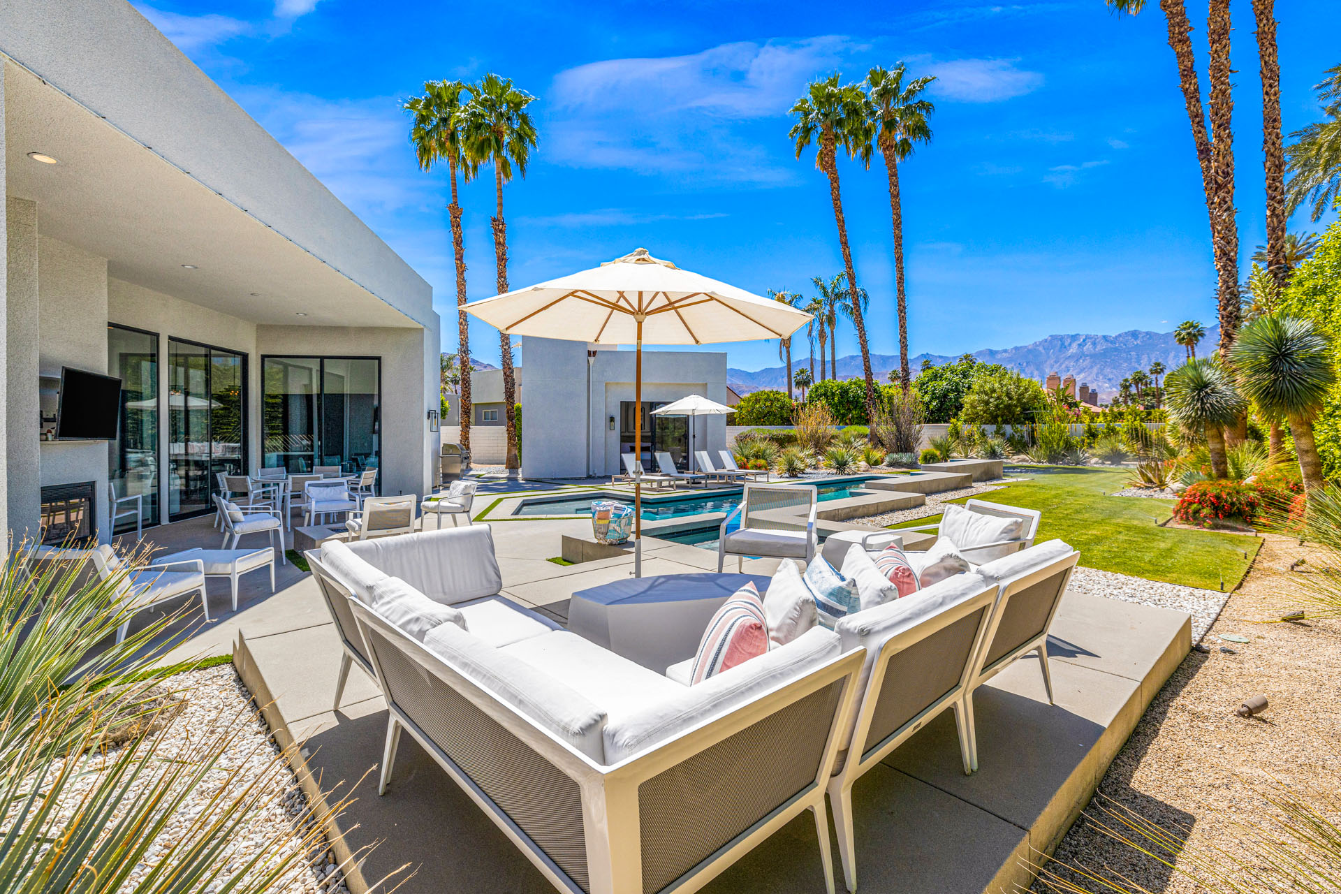 Silver Sun Stunning 4 Bedroom Estate on 1/3 Acre | Photo 7