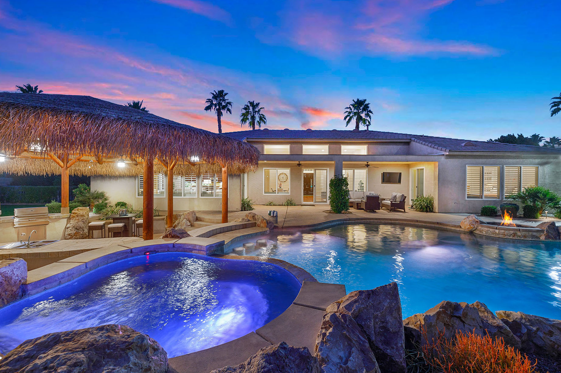 Endless Summer Swim up bar, waterslide & more! | Photo 4