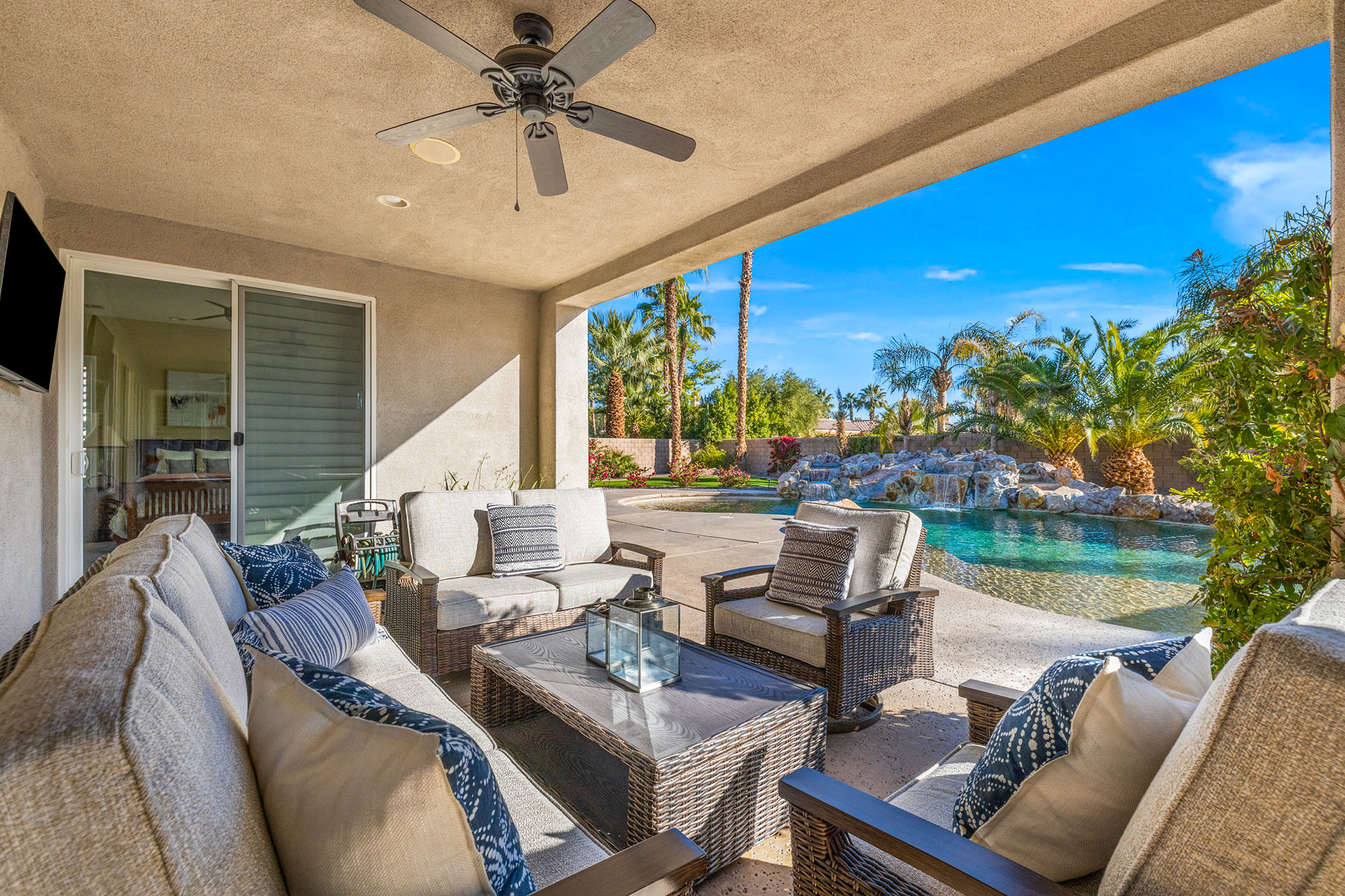 Endless Summer Swim up bar, waterslide & more! | Photo 43