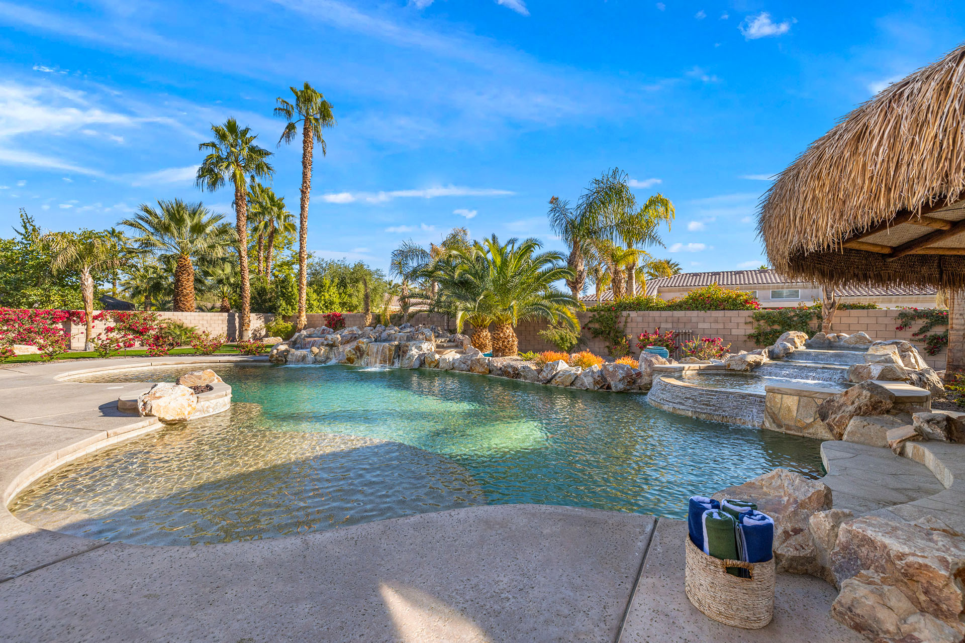 Endless Summer Swim up bar, waterslide & more! | Photo 42