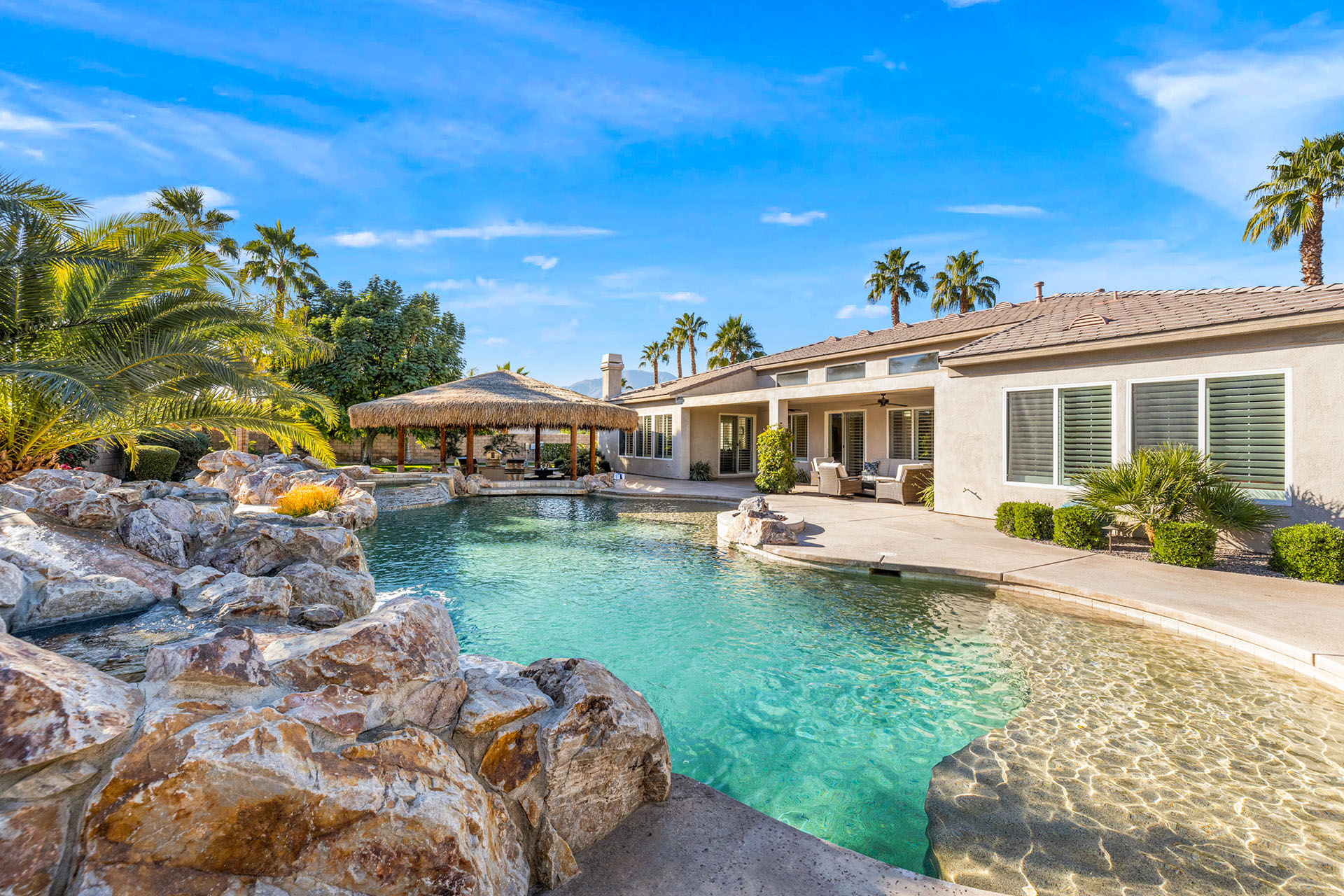 Endless Summer Swim up bar, waterslide & more! | Photo 6