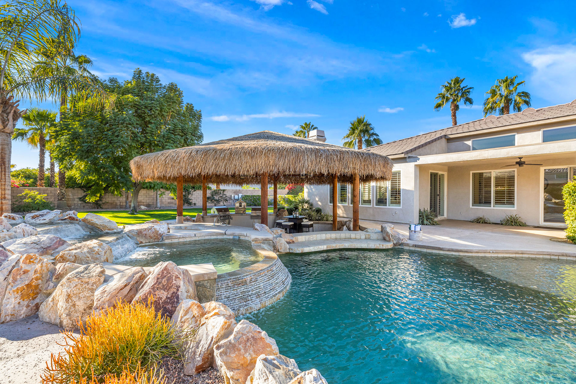 Endless Summer Swim up bar, waterslide & more! | Photo 5