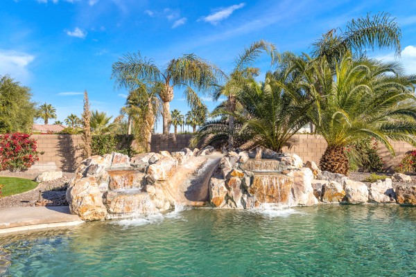 Endless Summer Swim up bar, waterslide & more! 2