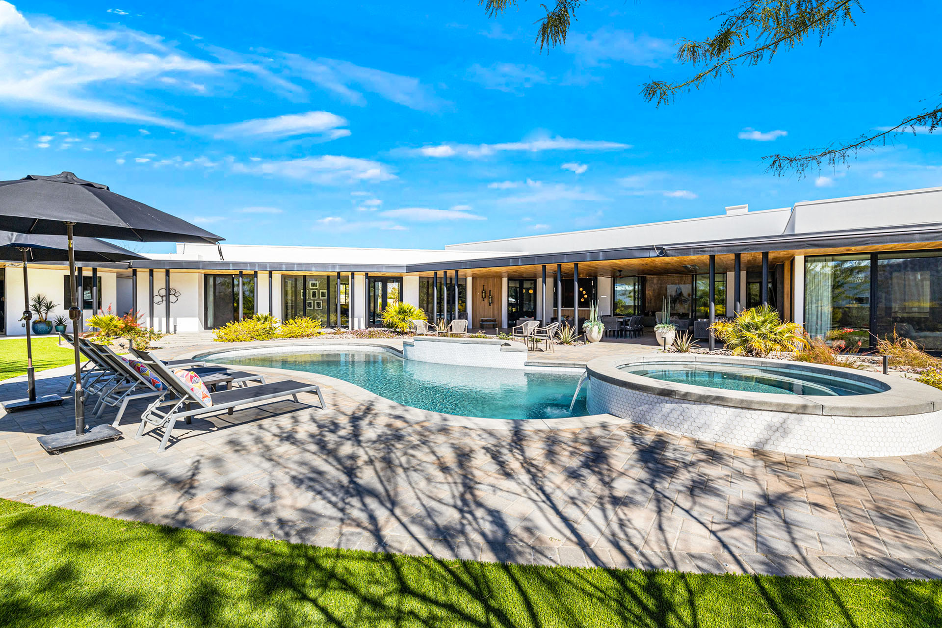 Sierra Vista 7 BR Estate w/ Pickleball! | Photo 10