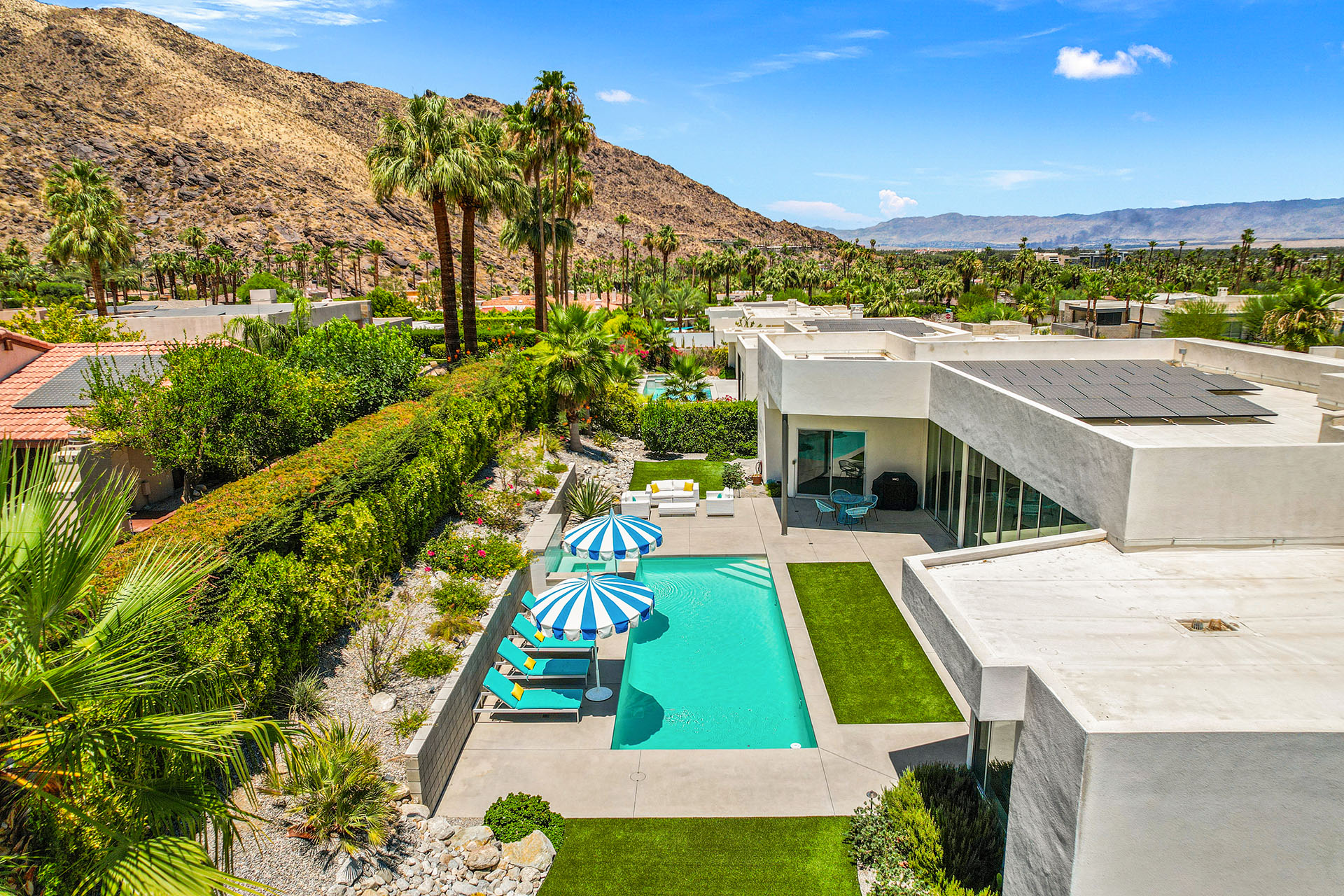 Cosmopolitan Glam getaway, walk to Palm Canyon! | Photo 7