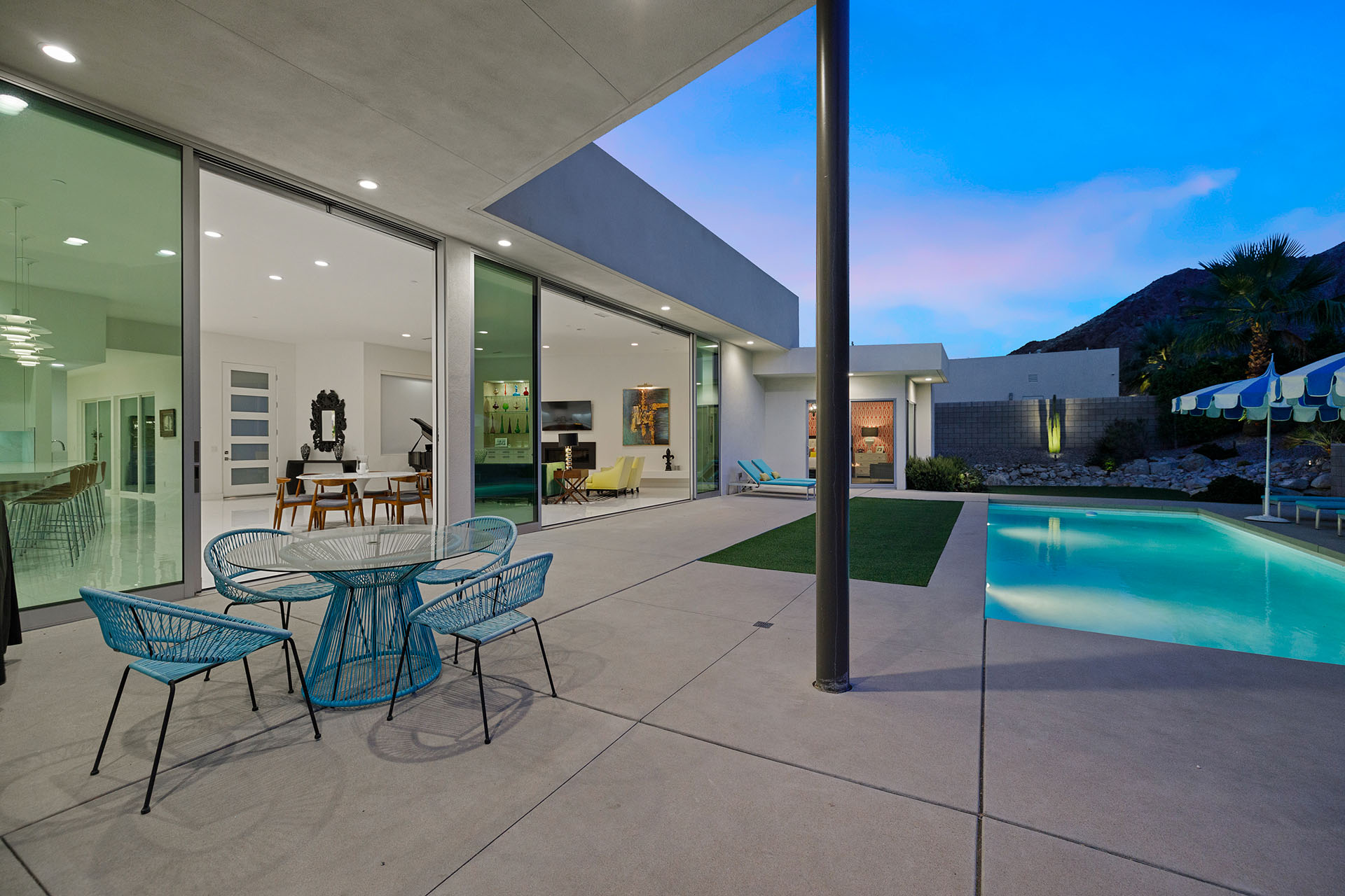 Cosmopolitan Glam getaway, walk to Palm Canyon! | Photo 56