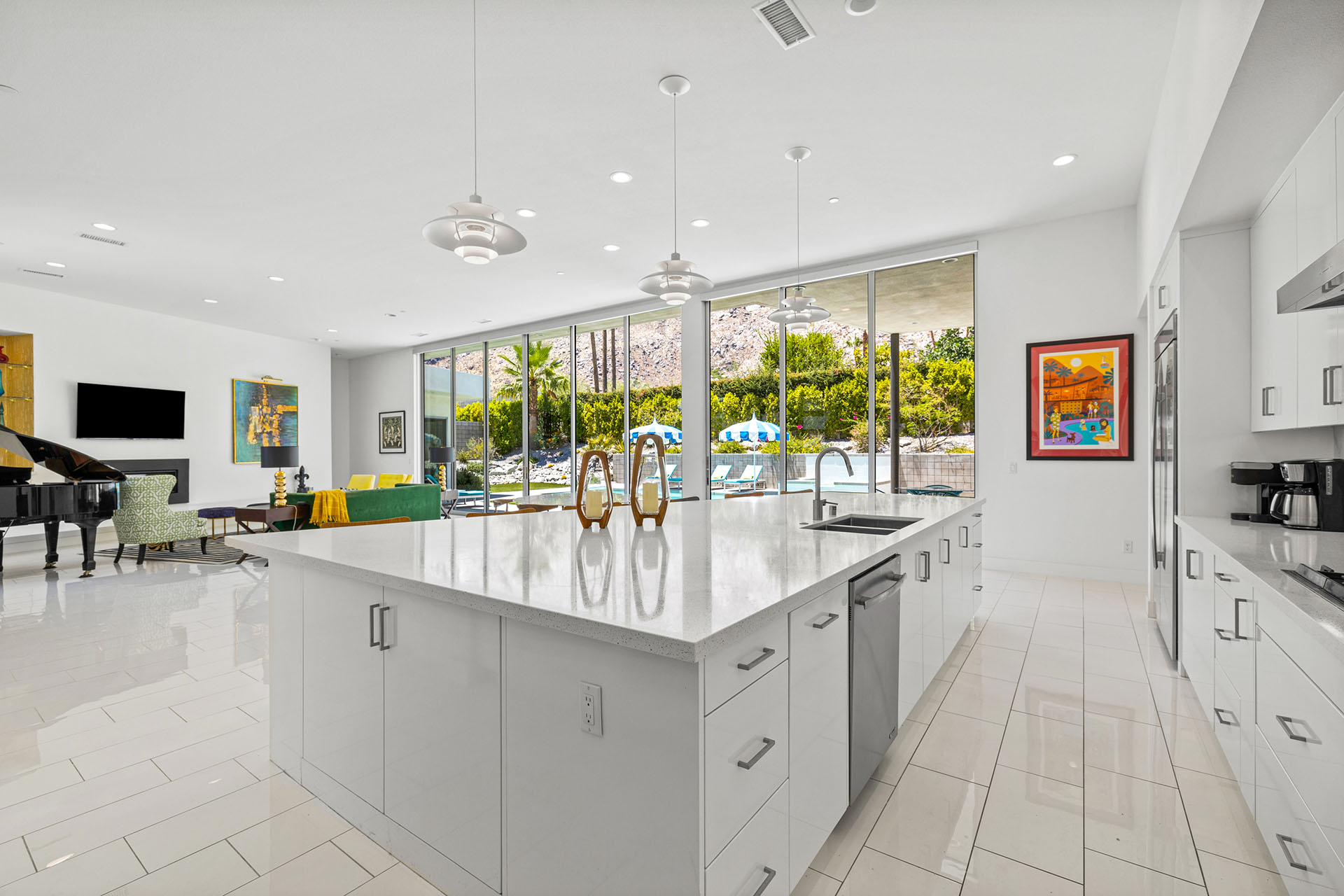 Cosmopolitan Glam getaway, walk to Palm Canyon! | Photo 23