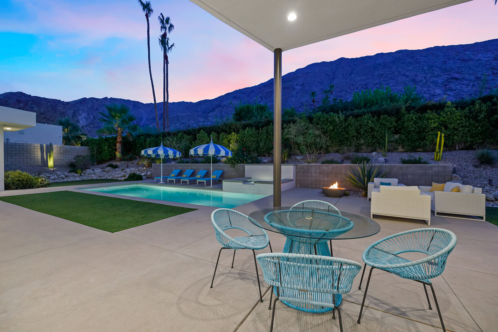 Cosmopolitan Glam getaway, walk to Palm Canyon! | Photo 55