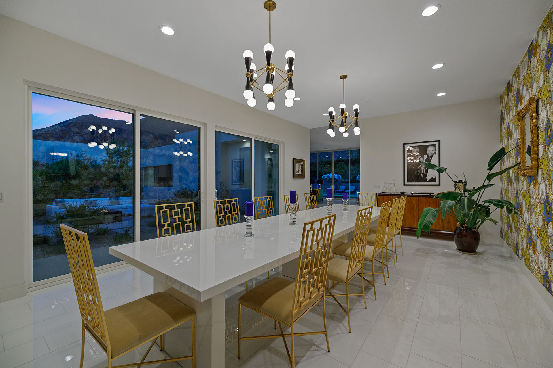 Cosmopolitan Glam getaway, walk to Palm Canyon! | Photo 33