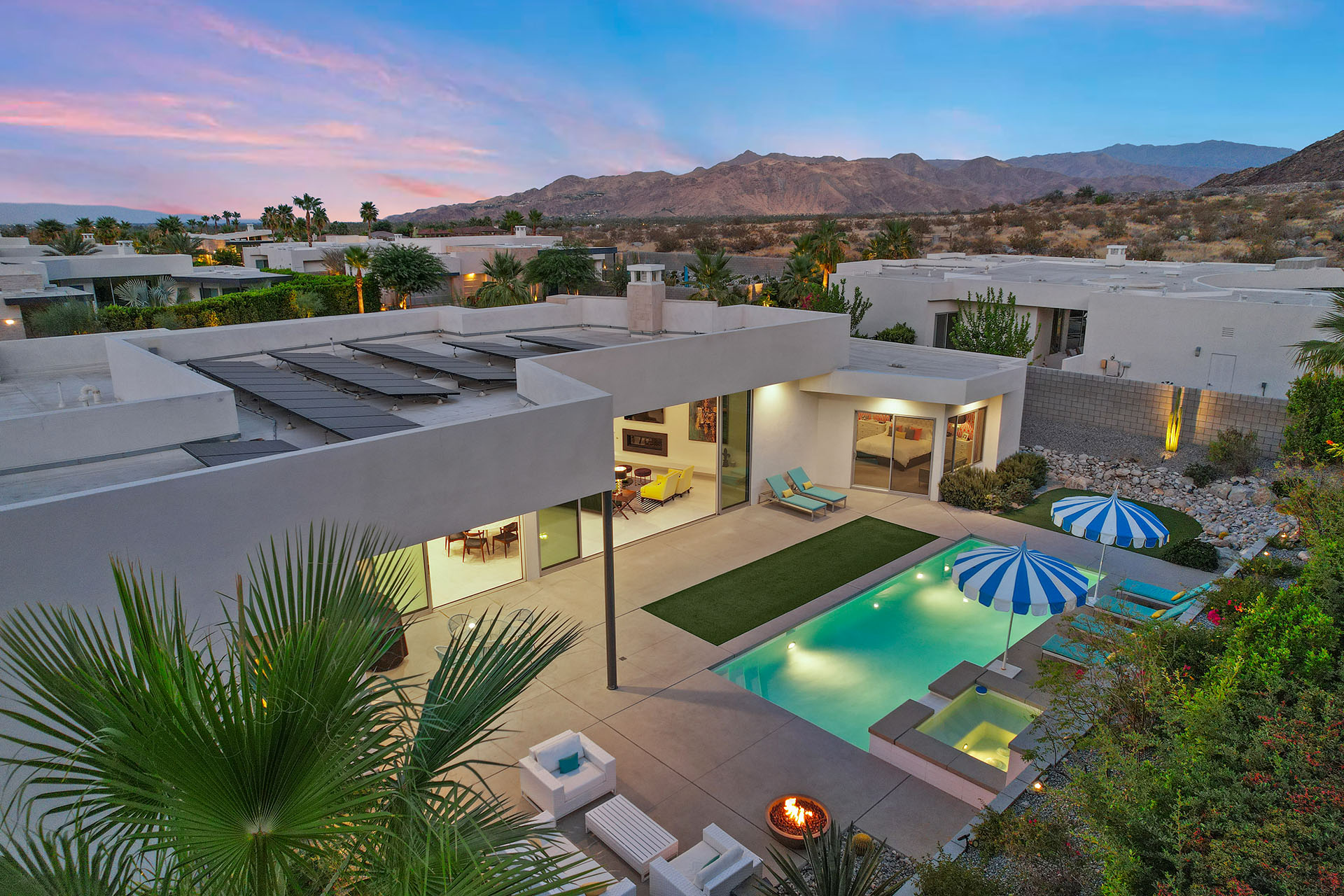 Cosmopolitan Glam getaway, walk to Palm Canyon! | Photo 57