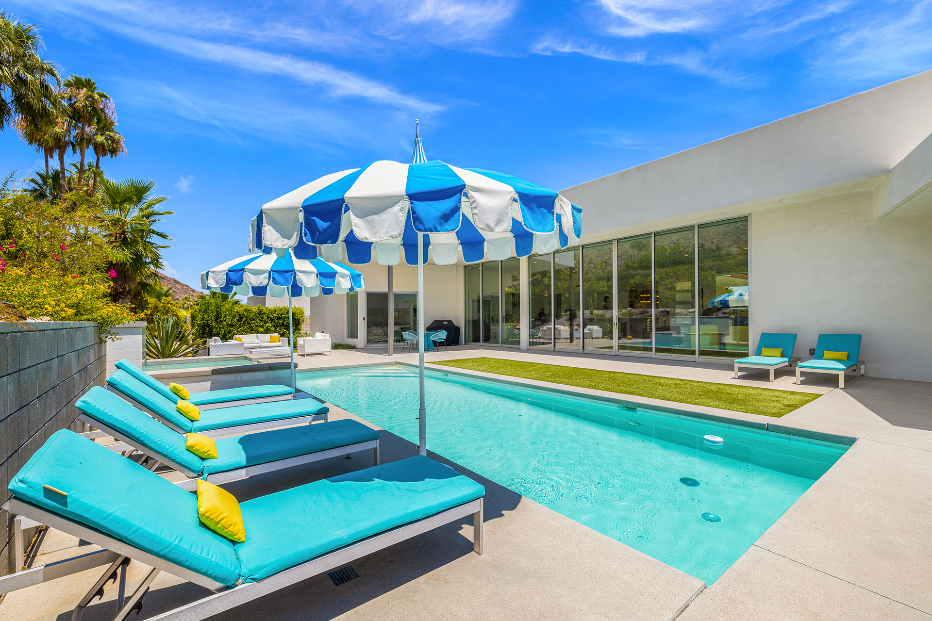 Cosmopolitan Glam getaway, walk to Palm Canyon! | Photo 50