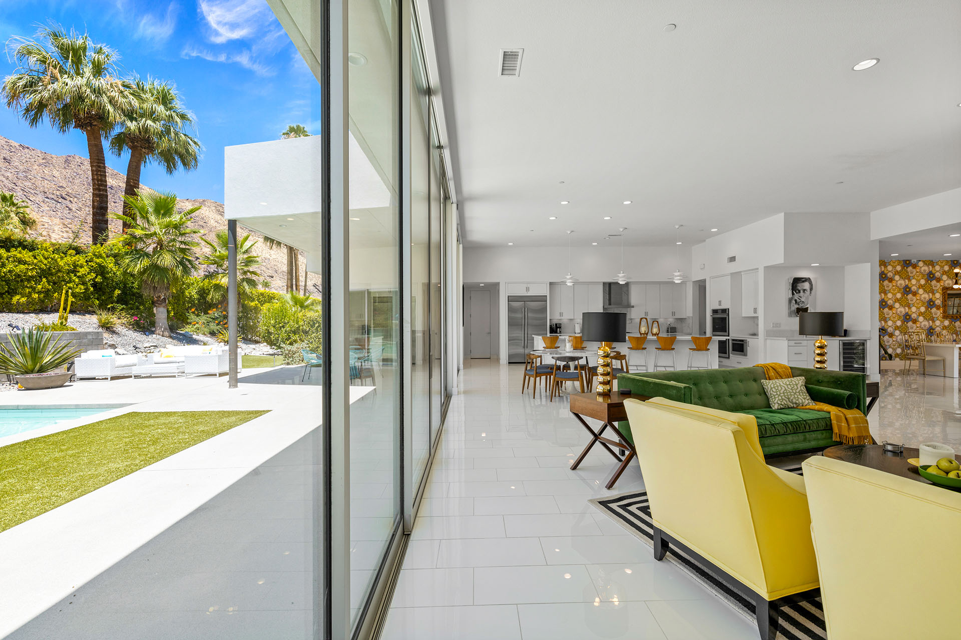 Cosmopolitan Glam getaway, walk to Palm Canyon! | Photo 19