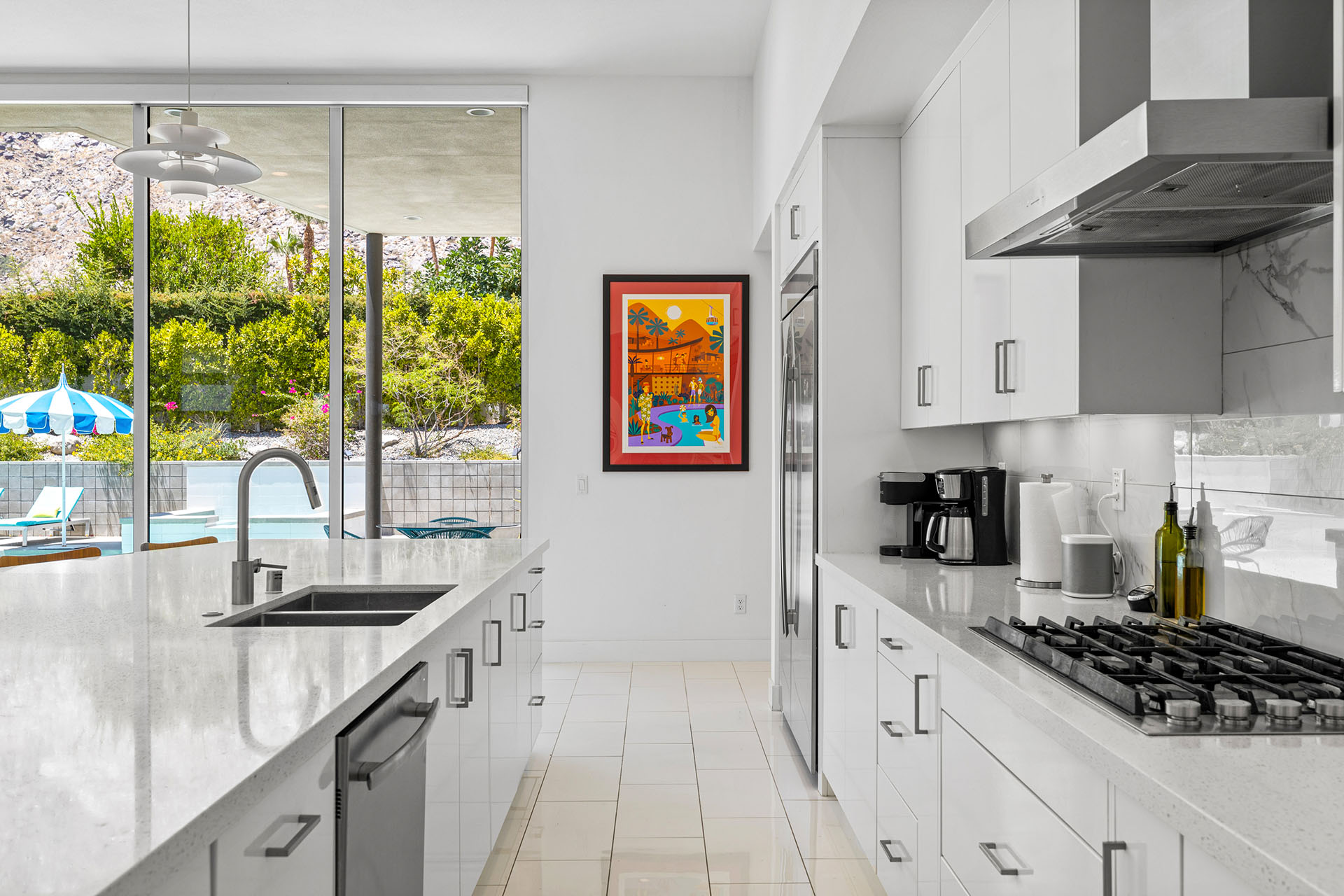 Cosmopolitan Glam getaway, walk to Palm Canyon! | Photo 22