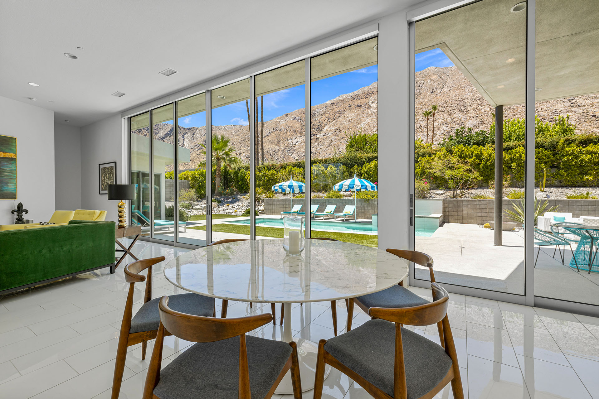 Cosmopolitan Glam getaway, walk to Palm Canyon! | Photo 27