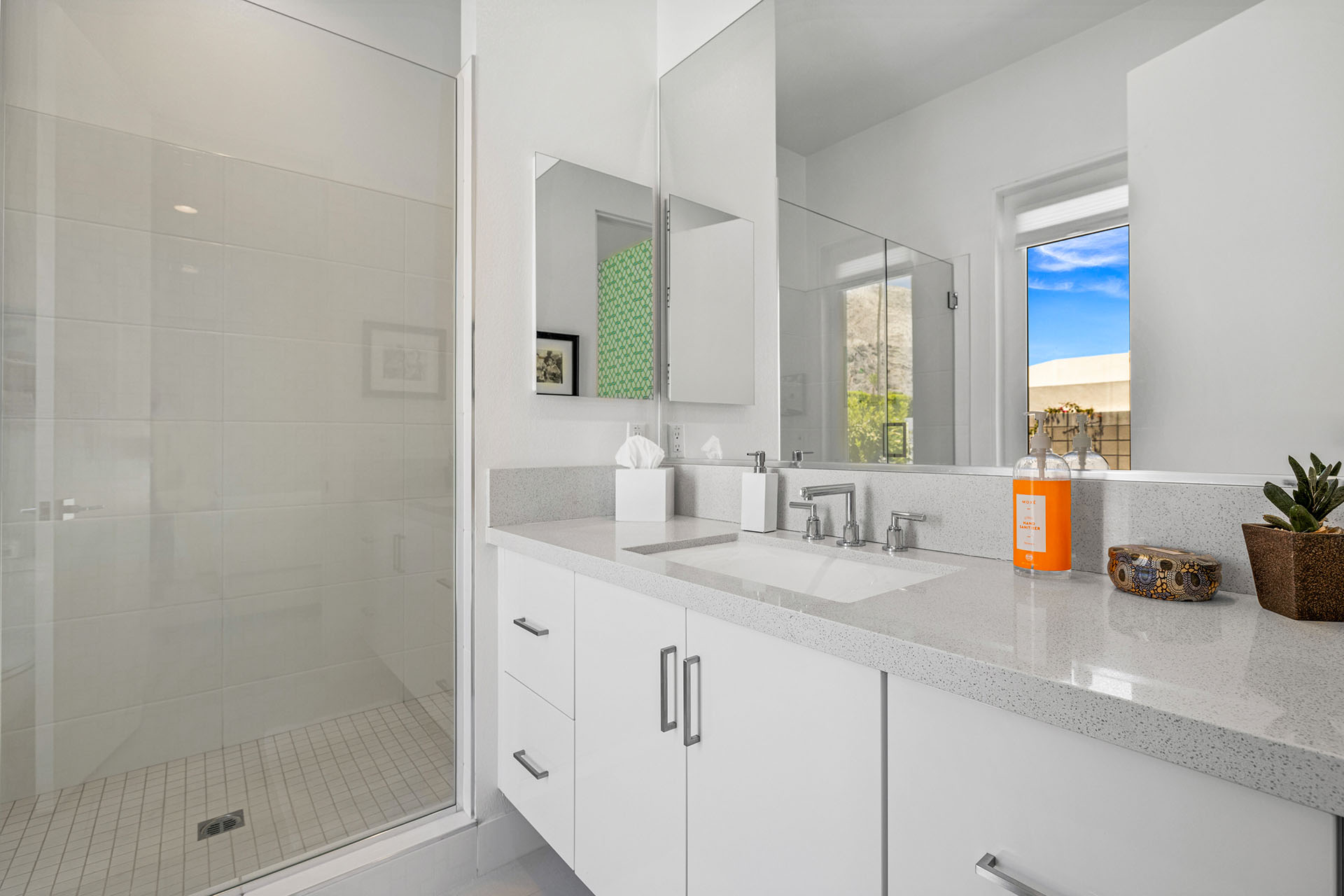 Cosmopolitan Glam getaway, walk to Palm Canyon! | Photo 40