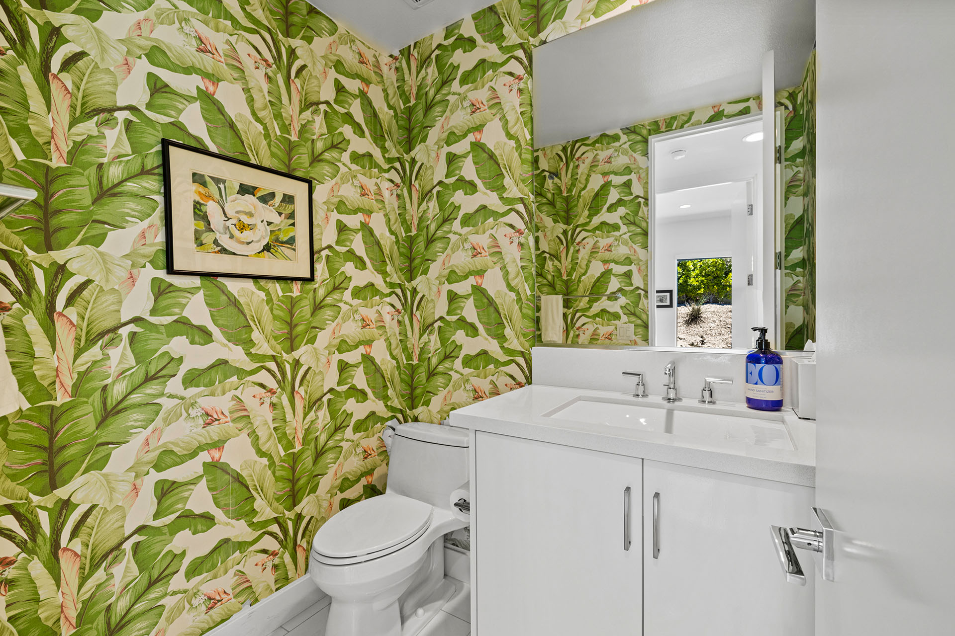 Cosmopolitan Glam getaway, walk to Palm Canyon! | Photo 45