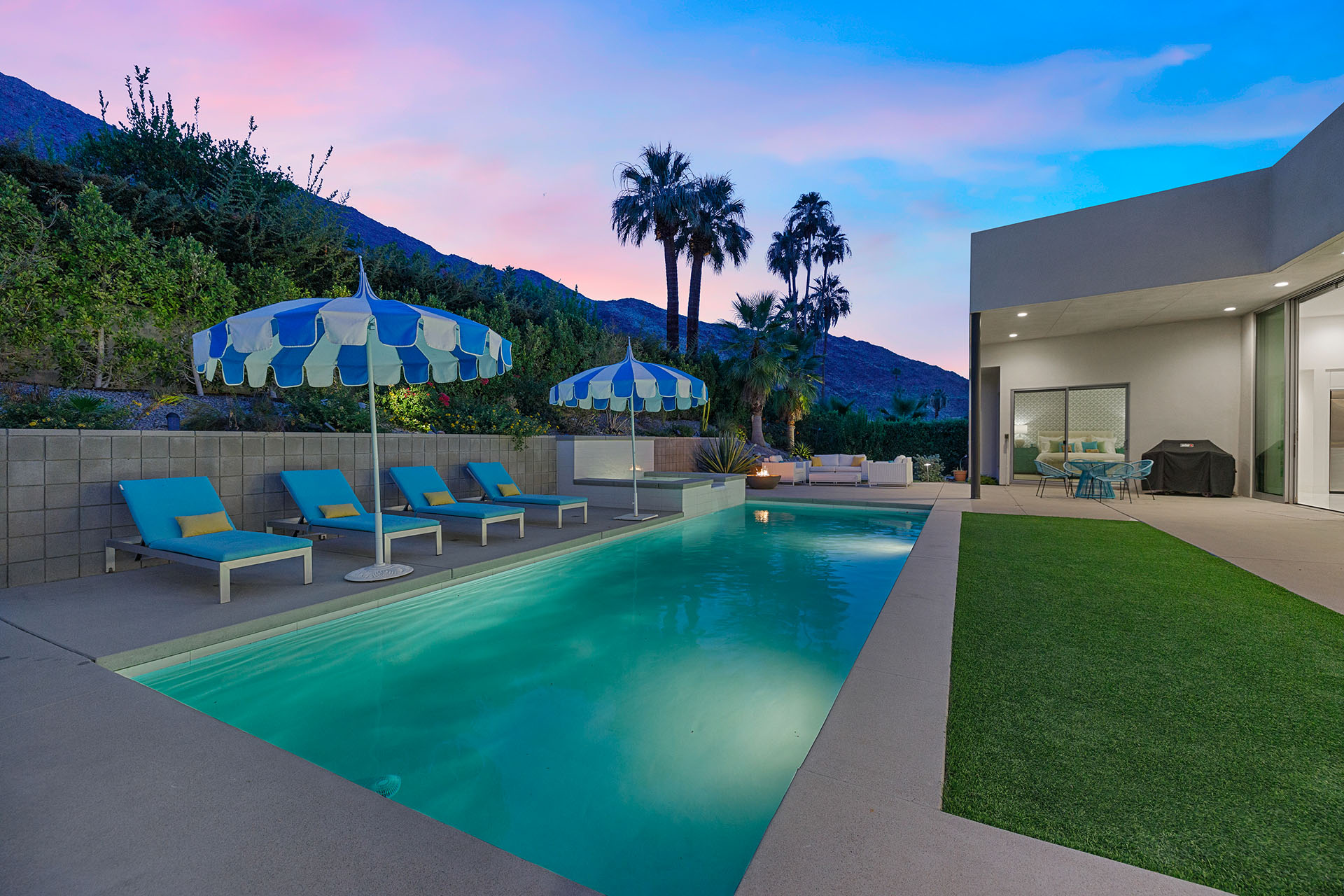 Cosmopolitan Glam getaway, walk to Palm Canyon! | Photo 54