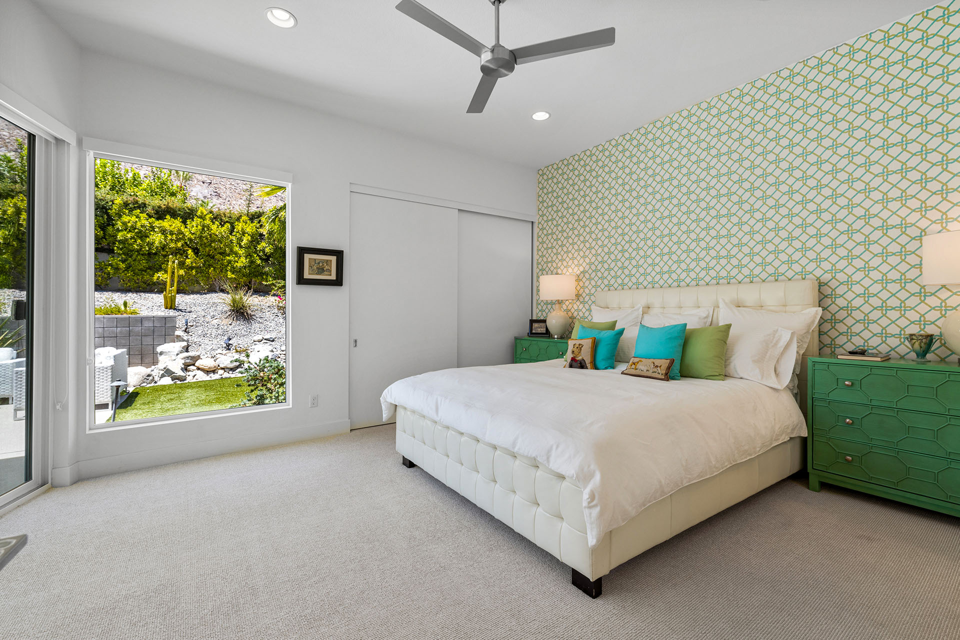 Cosmopolitan Glam getaway, walk to Palm Canyon! | Photo 38