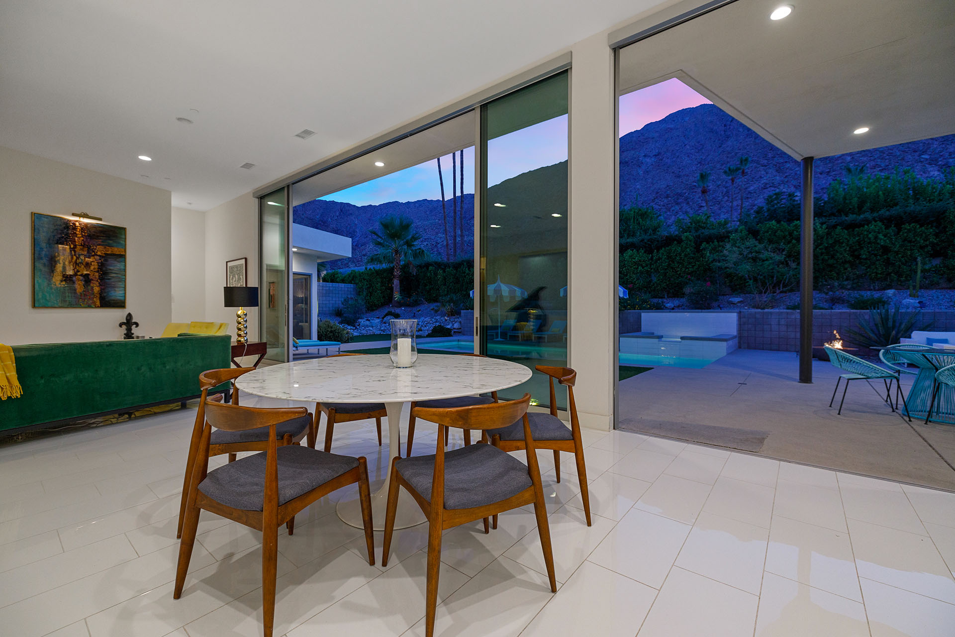 Cosmopolitan Glam getaway, walk to Palm Canyon! | Photo 28