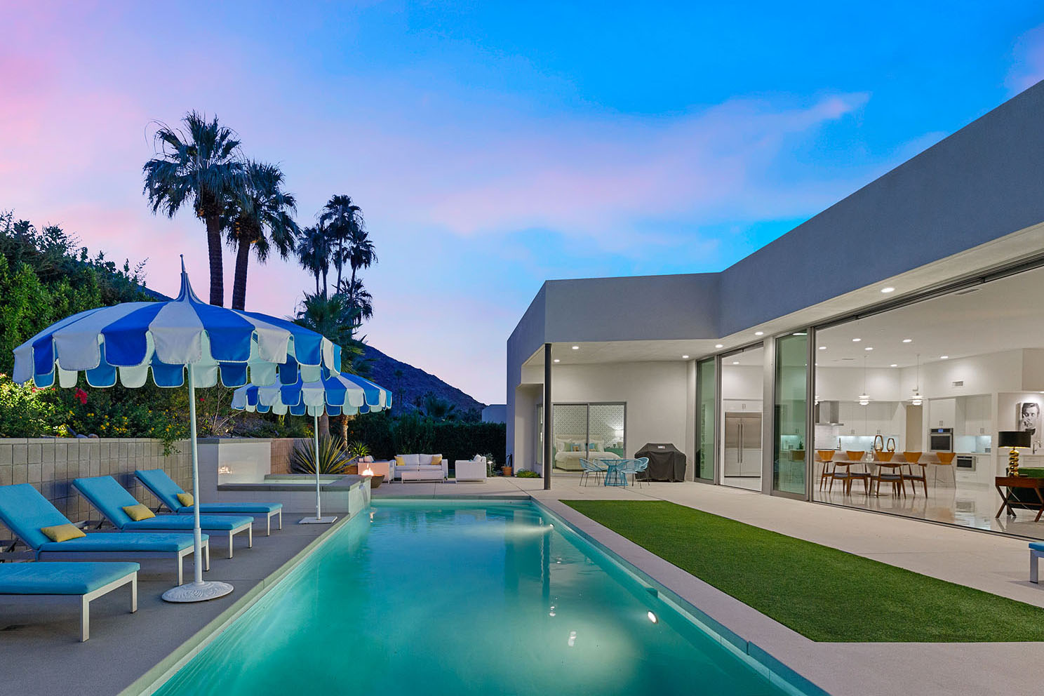 Cosmopolitan Glam getaway, walk to Palm Canyon!