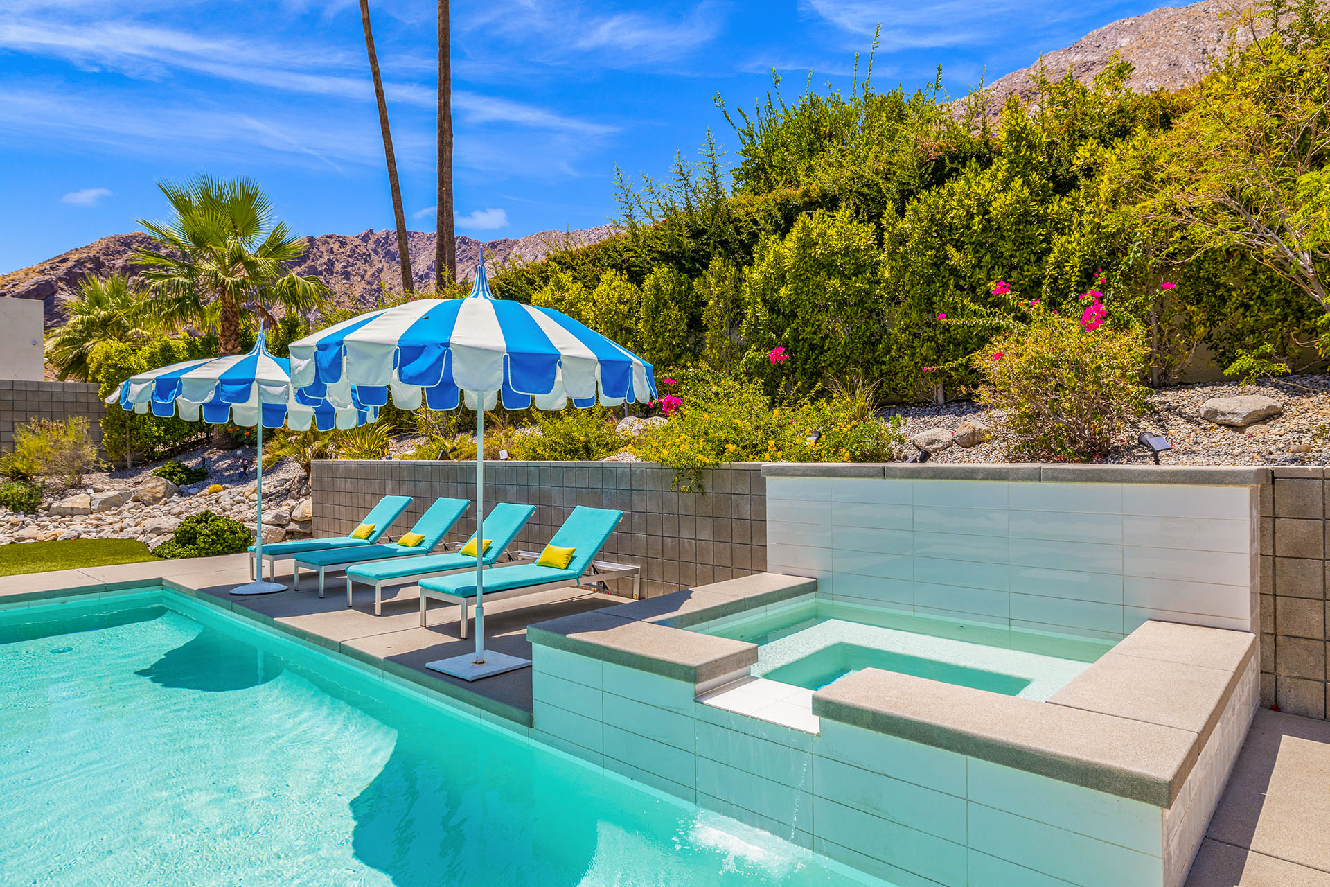 Cosmopolitan Glam getaway, walk to Palm Canyon! | Photo 48