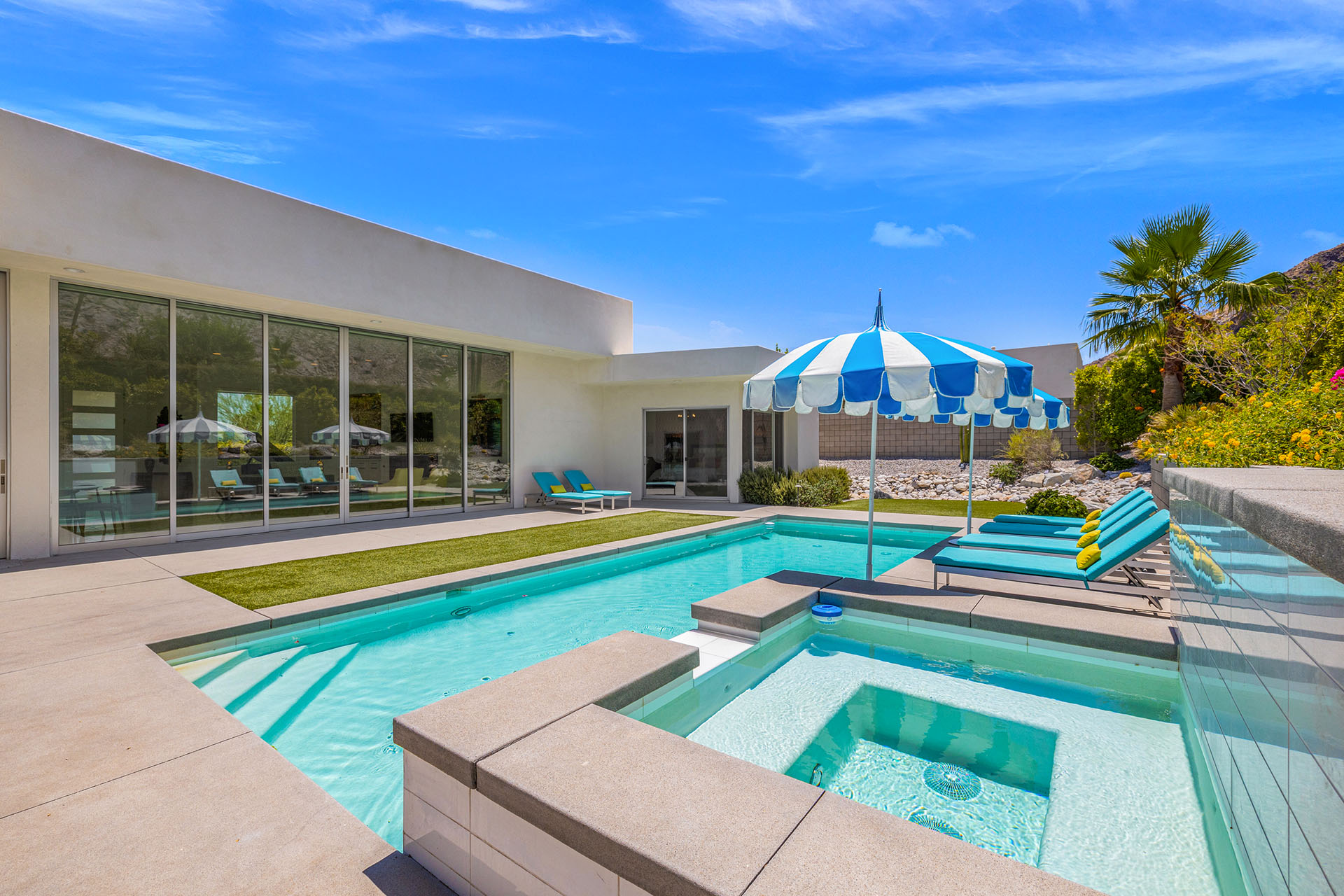 Cosmopolitan Glam getaway, walk to Palm Canyon! | Photo 49