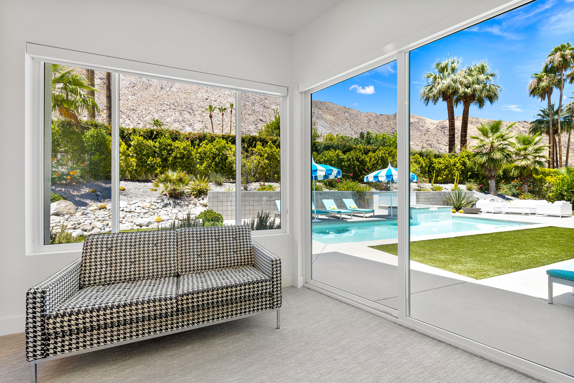 Cosmopolitan Glam getaway, walk to Palm Canyon! | Photo 35