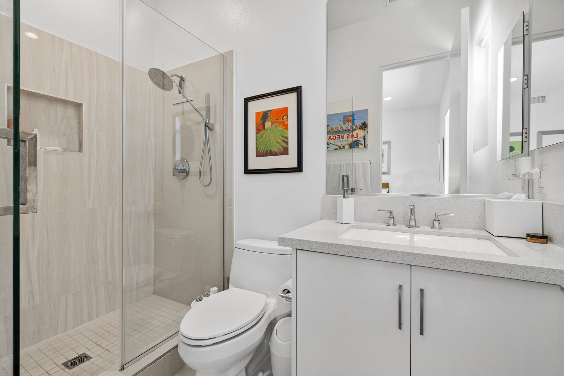 Cosmopolitan Glam getaway, walk to Palm Canyon! | Photo 42