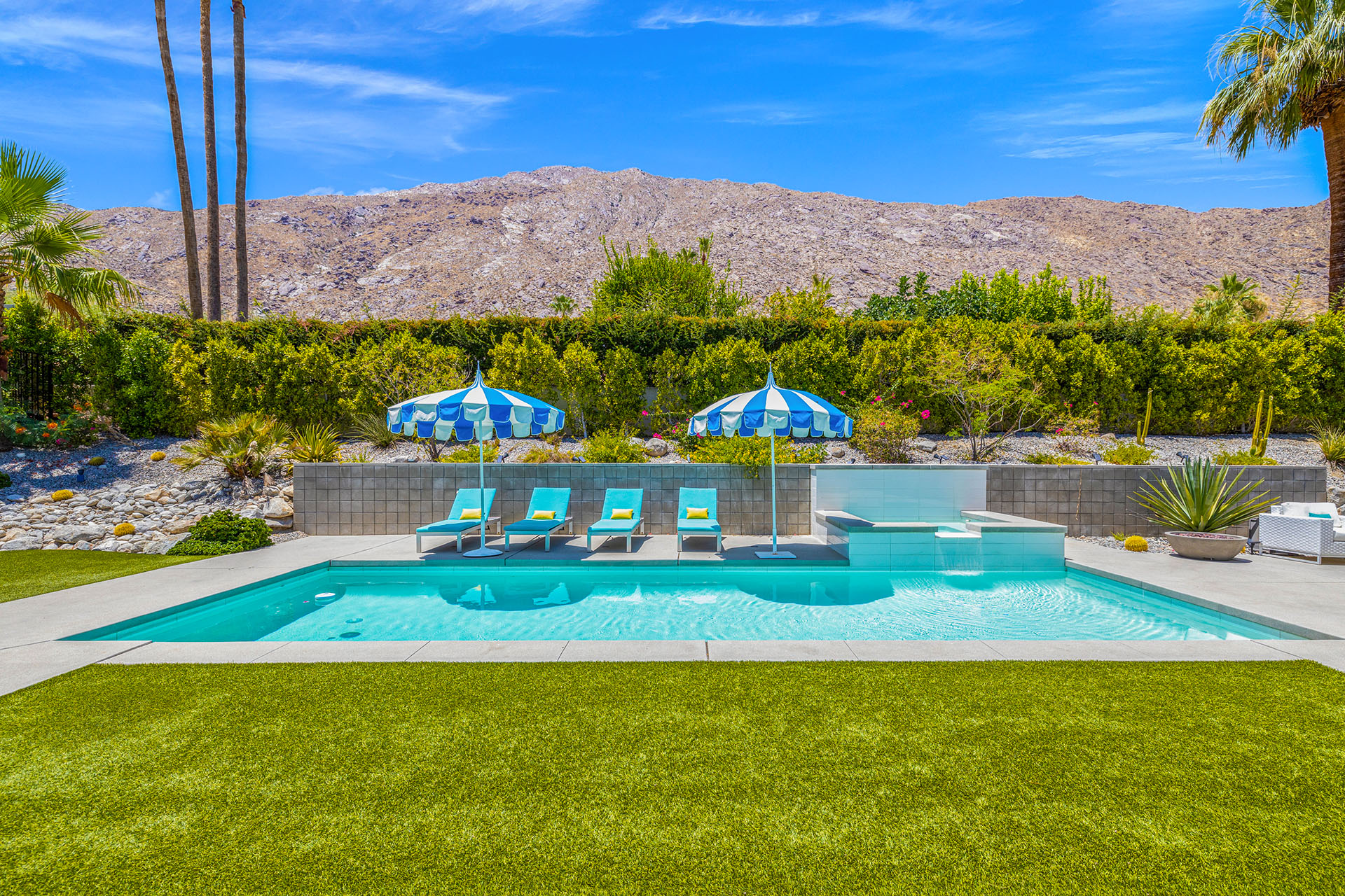 Cosmopolitan Glam getaway, walk to Palm Canyon! | Photo 47