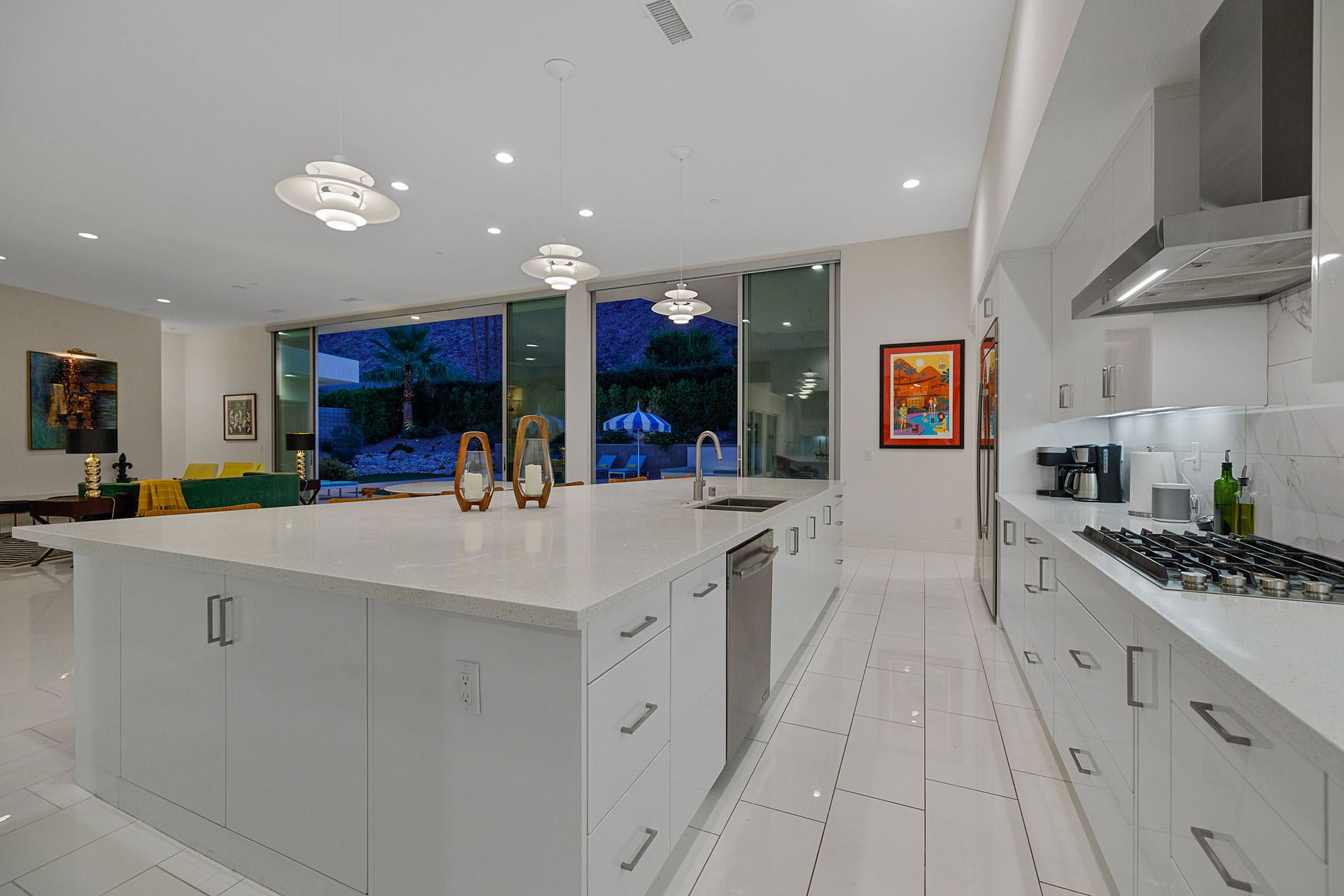 Cosmopolitan Glam getaway, walk to Palm Canyon! | Photo 30