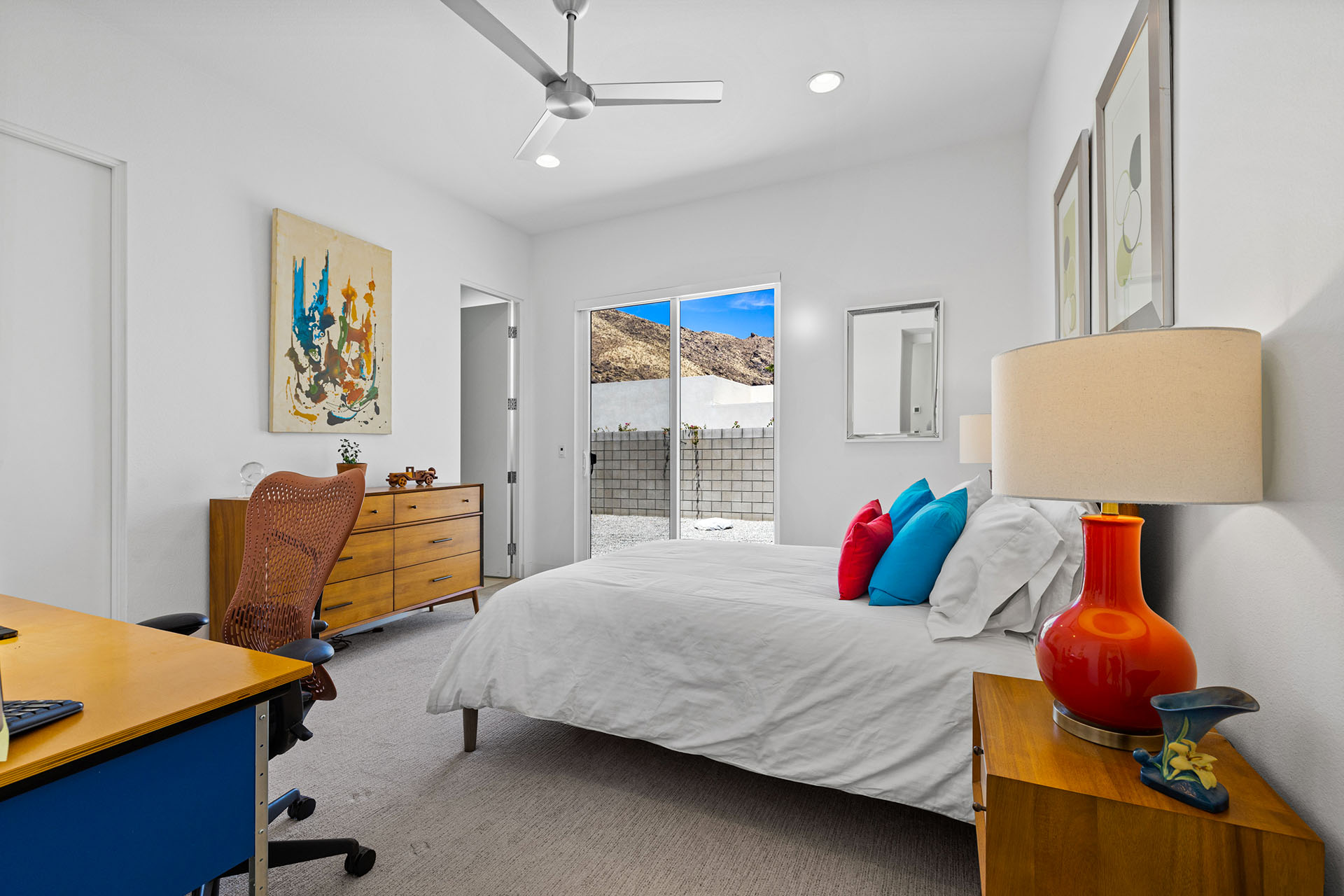 Cosmopolitan Glam getaway, walk to Palm Canyon! | Photo 41