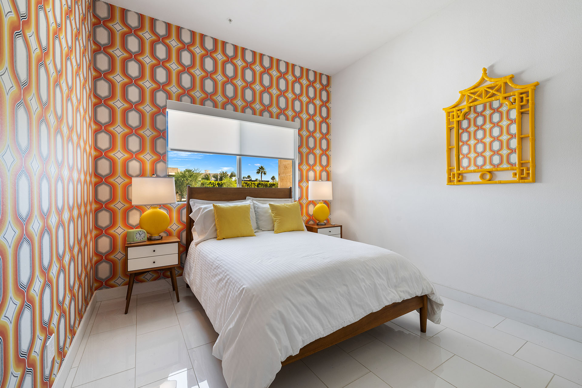 Cosmopolitan Glam getaway, walk to Palm Canyon! | Photo 43