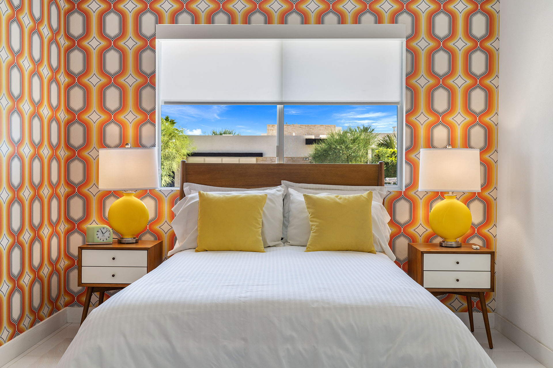 Cosmopolitan Glam getaway, walk to Palm Canyon! | Photo 44