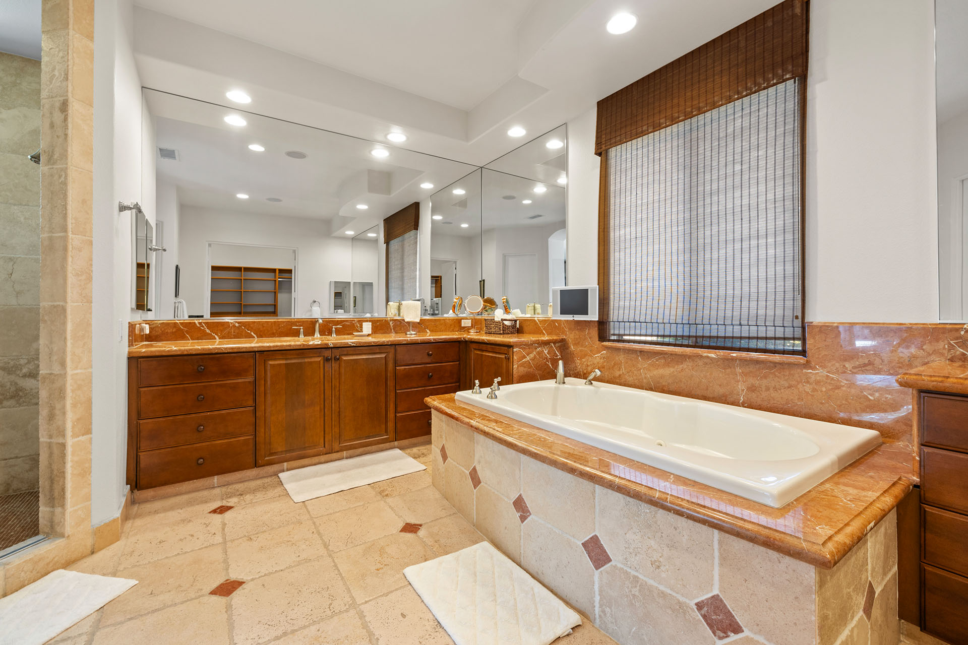 Villa San Julian 5 BR with lap and leisure pools! | Photo 34