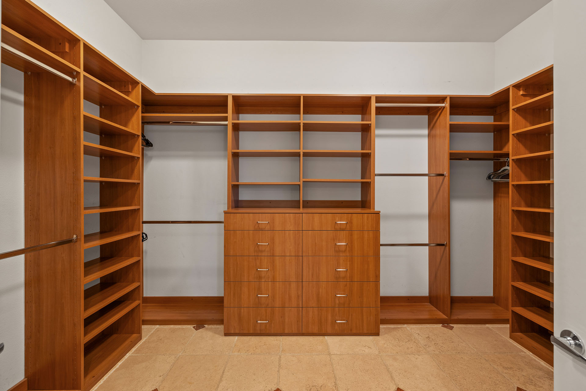 Villa San Julian 5 BR with lap and leisure pools! | Photo 35