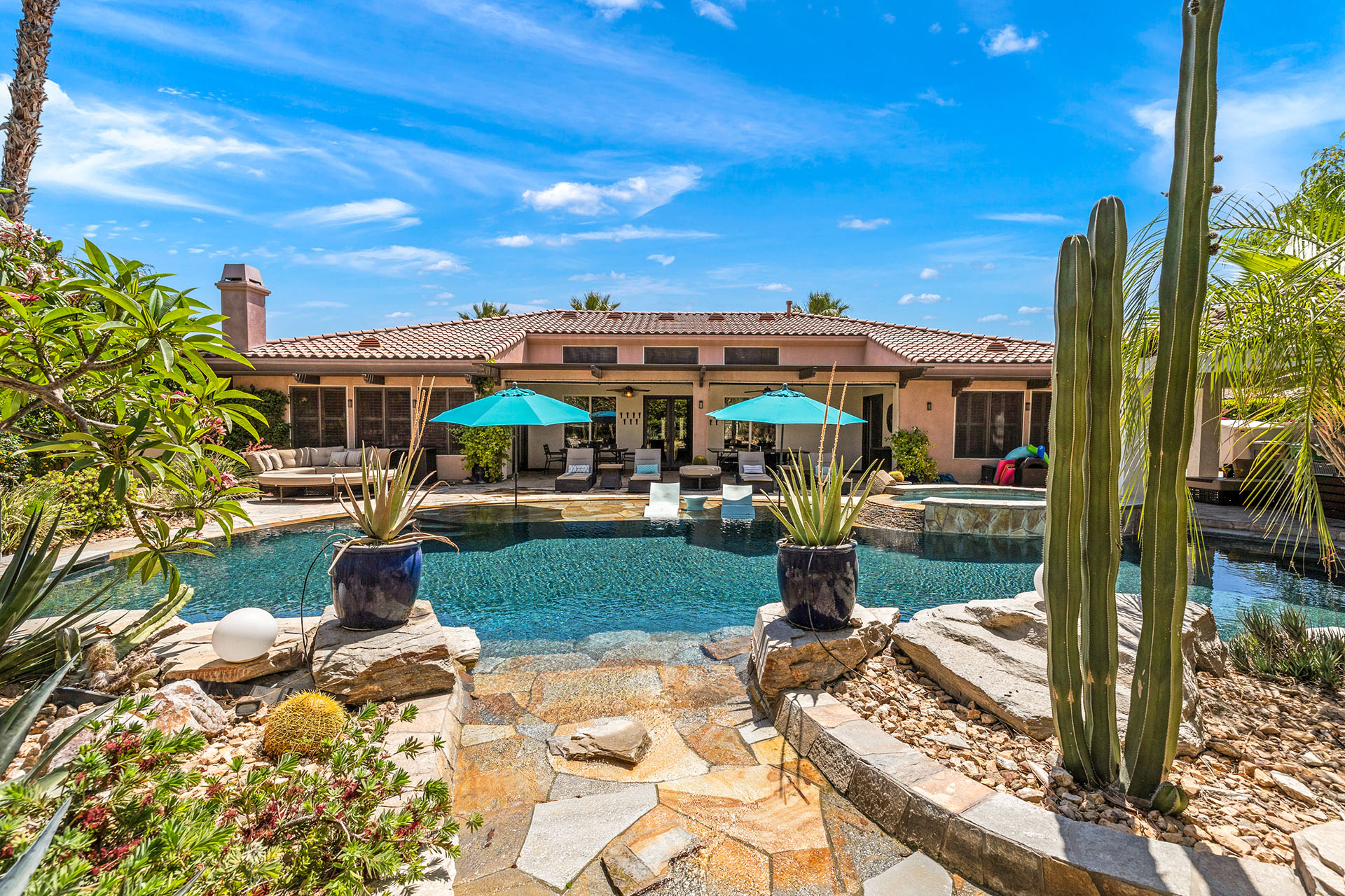 Cabana Palms A half acre desert oasis | Photo 9