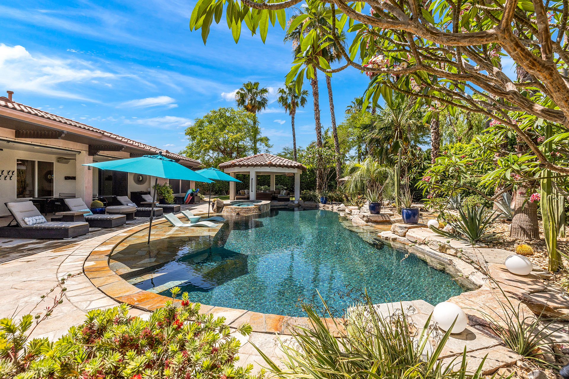 Cabana Palms A half acre desert oasis | Photo 4