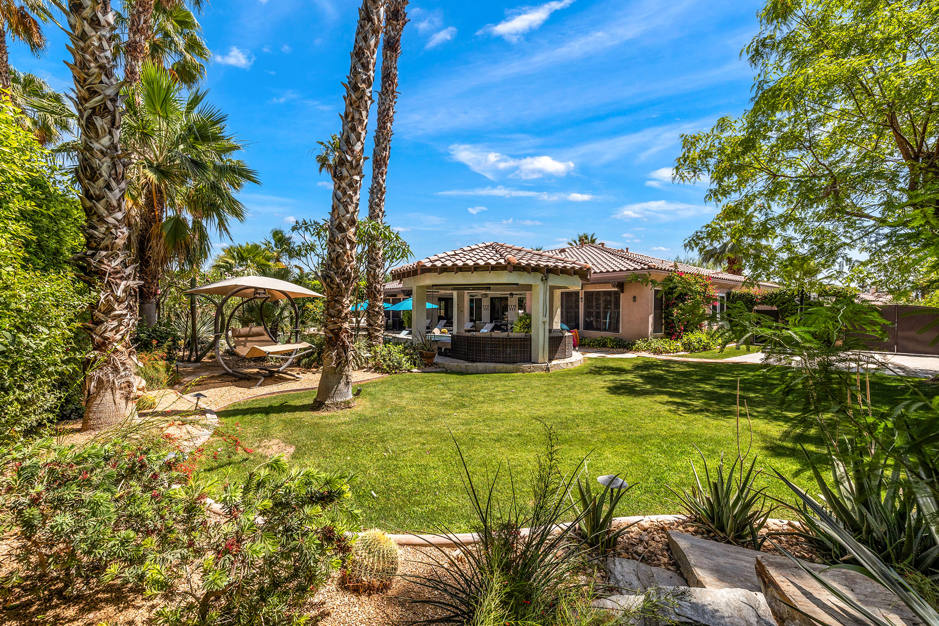 Cabana Palms A half acre desert oasis | Photo 11