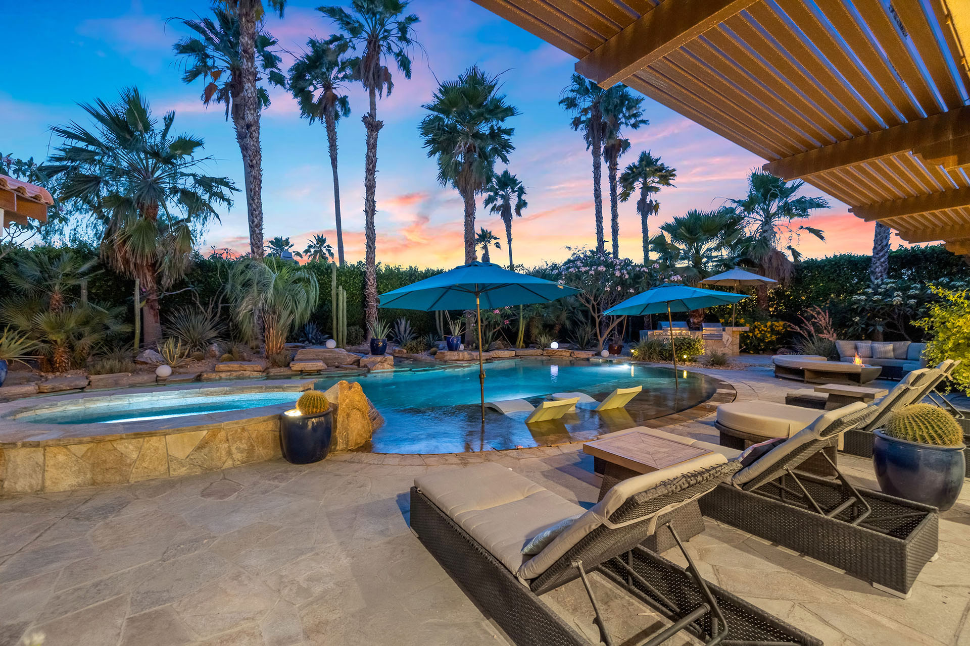 Cabana Palms A half acre desert oasis | Photo 5