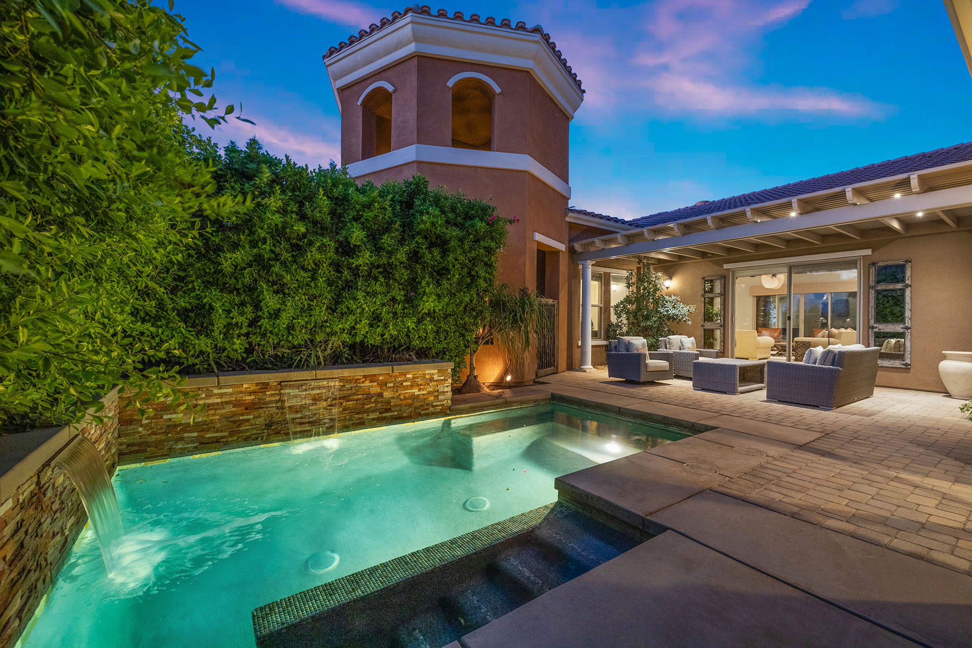 Villa Paradiso 2 pools, 5 suites & more! | Photo 2