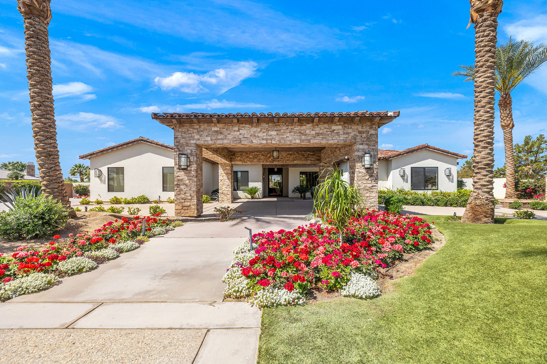 The Clubhouse Estate 6 suites on 2 acres | Photo 98