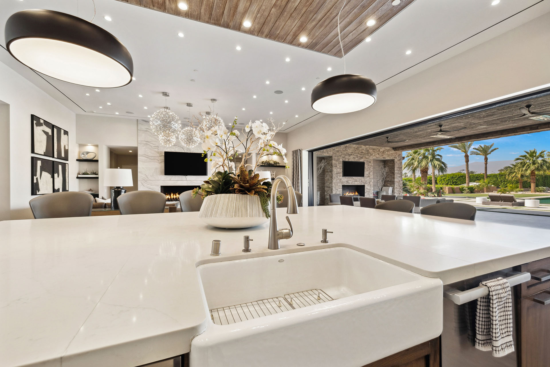 The Clubhouse Estate 6 suites on 2 acres | Photo 21