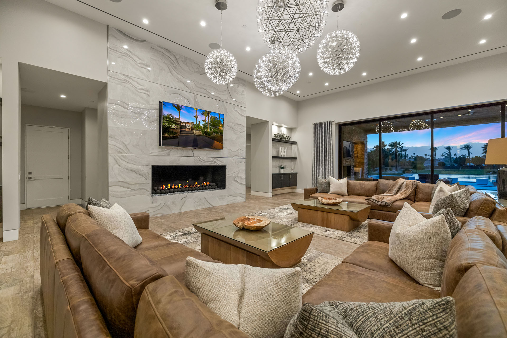 The Clubhouse Estate 6 suites on 2 acres | Photo 2