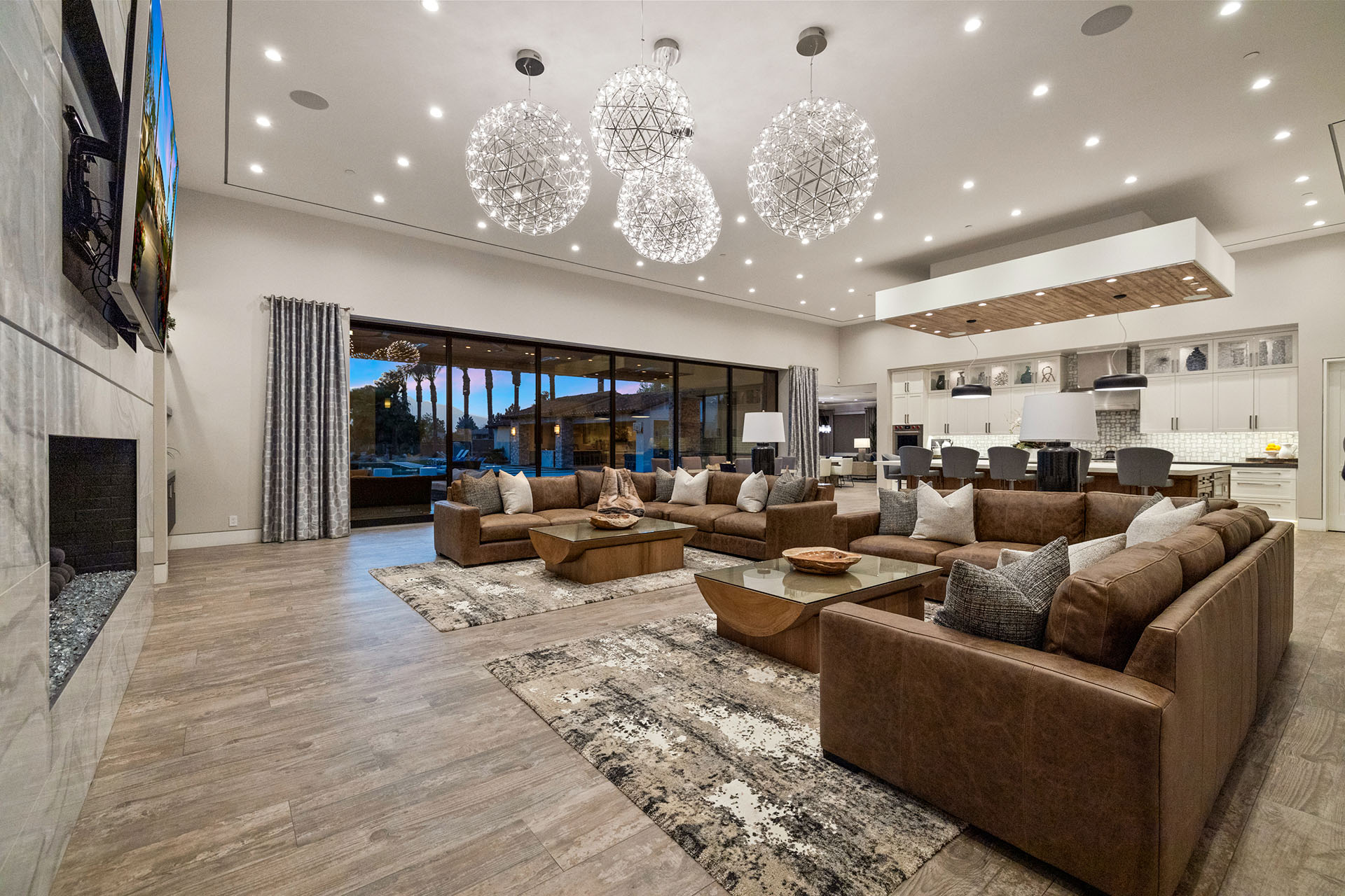 The Clubhouse Estate 6 suites on 2 acres | Photo 12