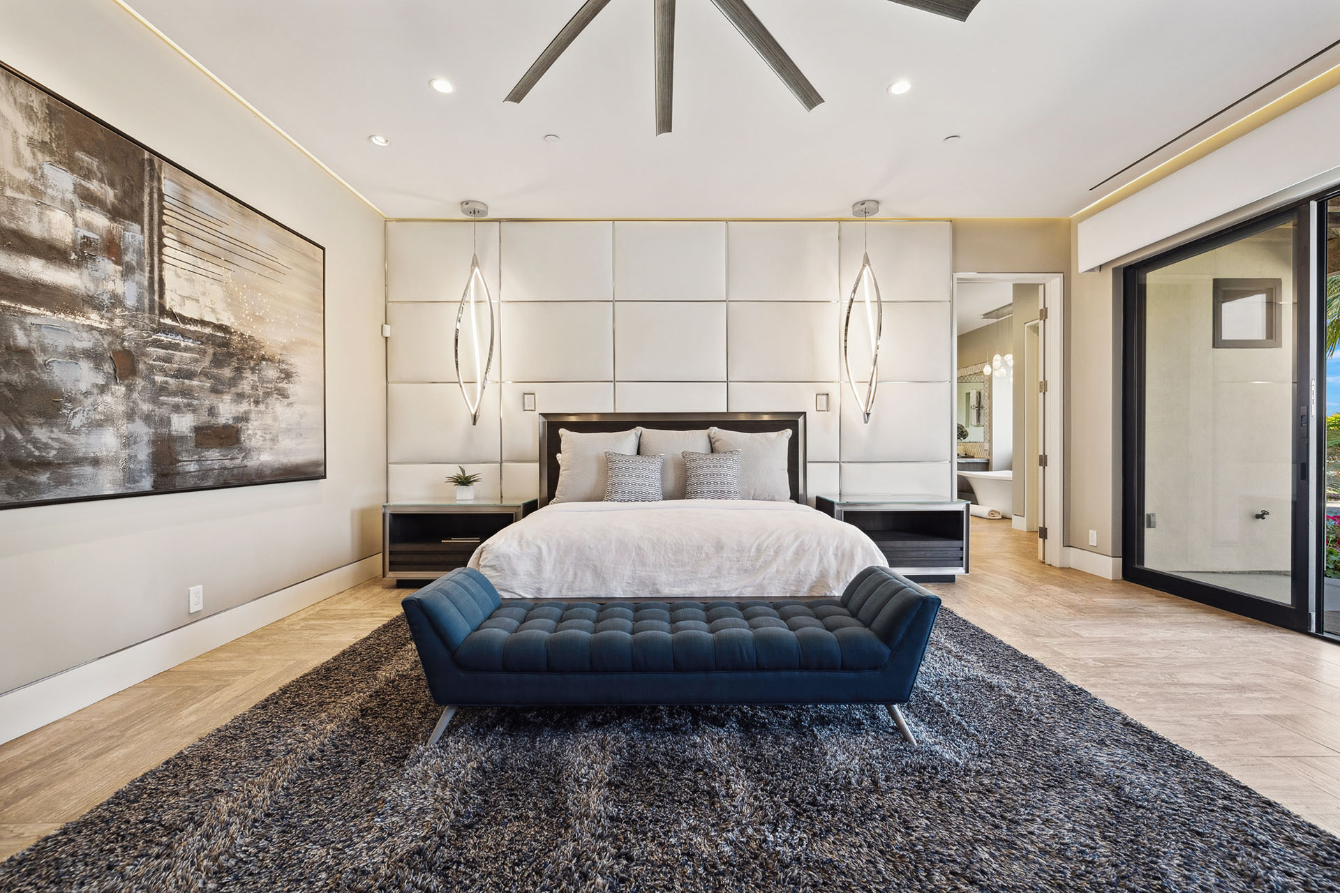 The Clubhouse Estate 6 suites on 2 acres | Photo 43