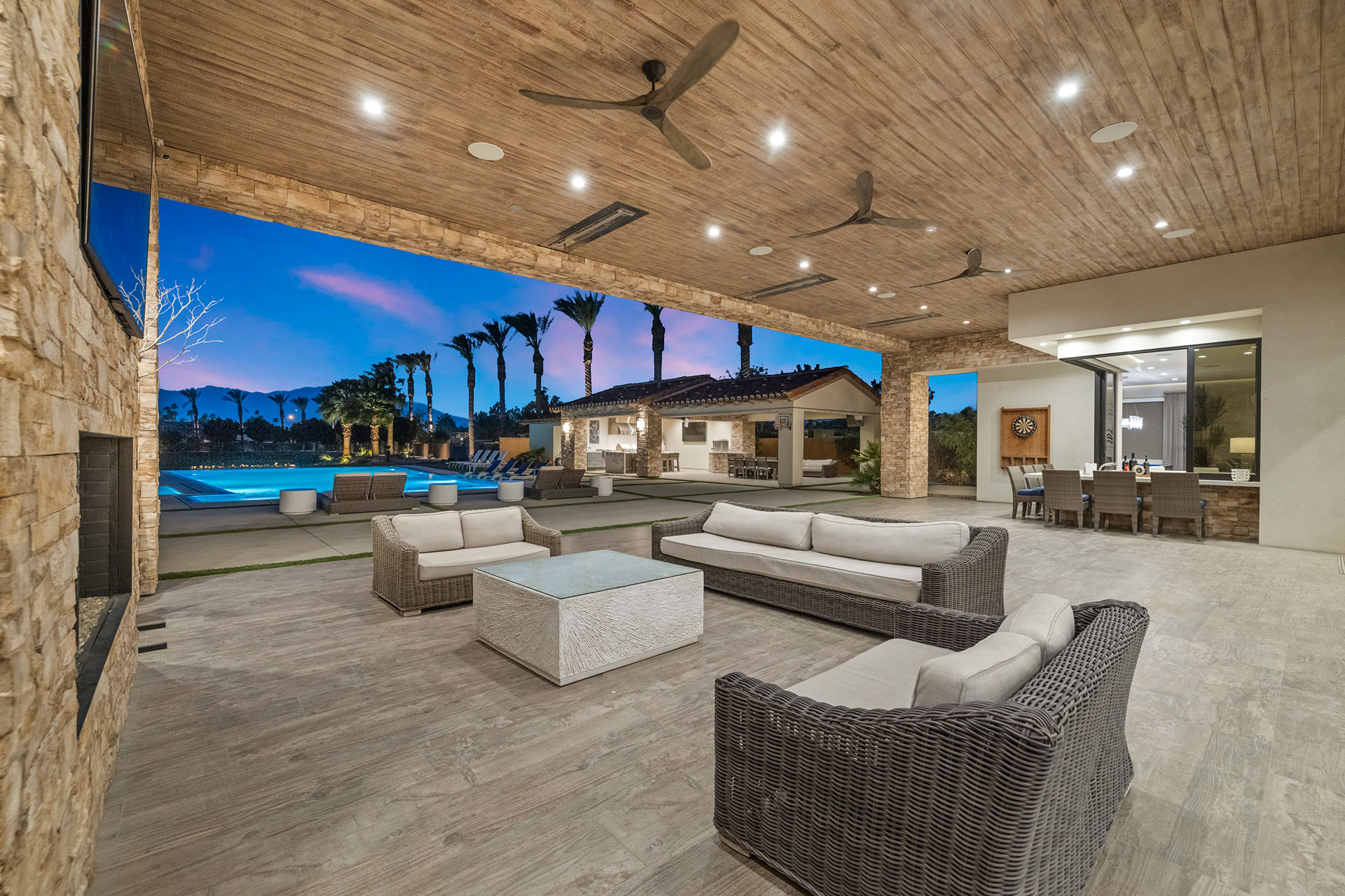 The Clubhouse Estate 6 suites on 2 acres | Photo 6