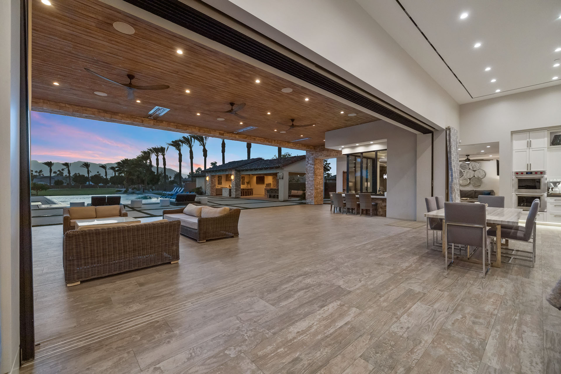 The Clubhouse Estate 6 suites on 2 acres | Photo 27