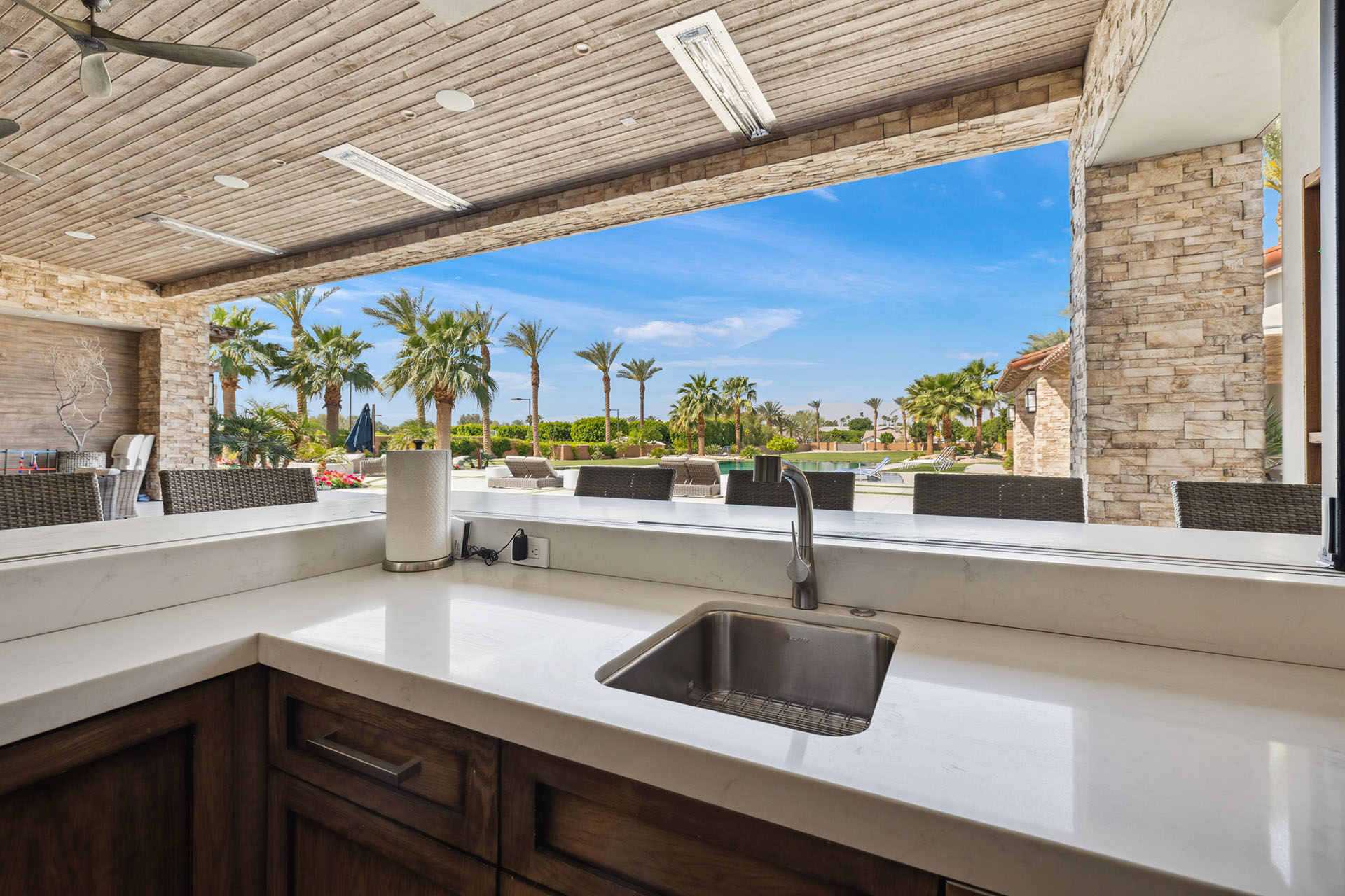 The Clubhouse Estate 6 suites on 2 acres | Photo 34