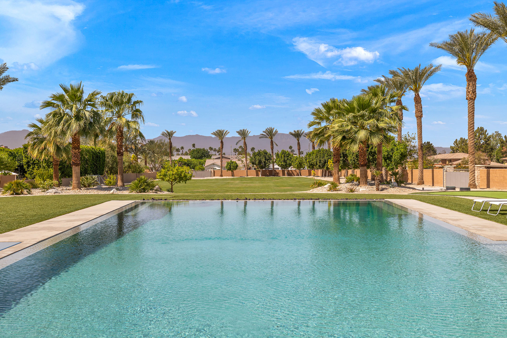 The Clubhouse Estate 6 suites on 2 acres | Photo 93